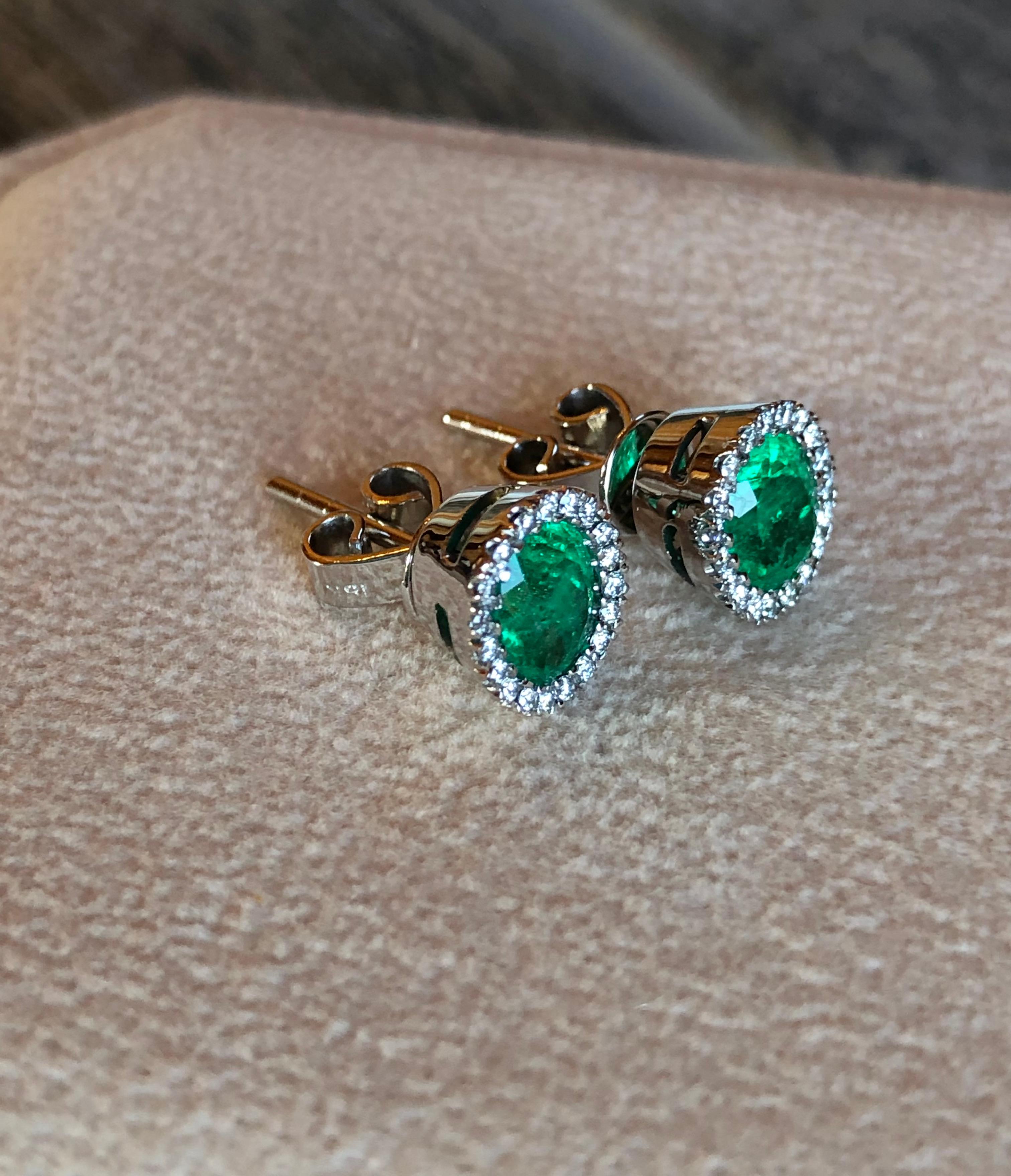Emeralds Maravellous Fine 2.10 Carat Vivid Colombian Emerald Diamond Earrings For Sale 2