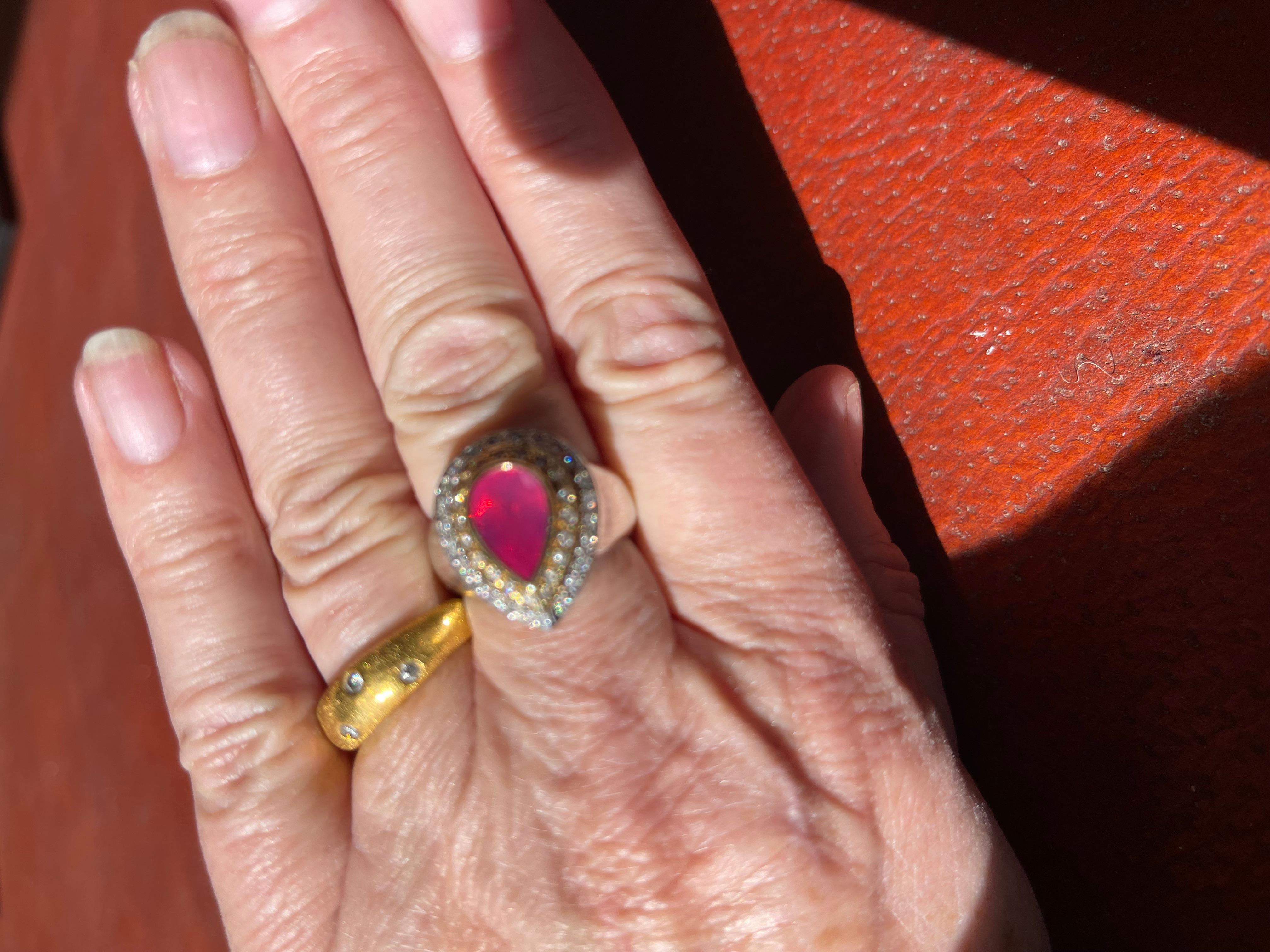 2,10 Karat Rosa Samt Spinell und Diamant Ring im Angebot 1
