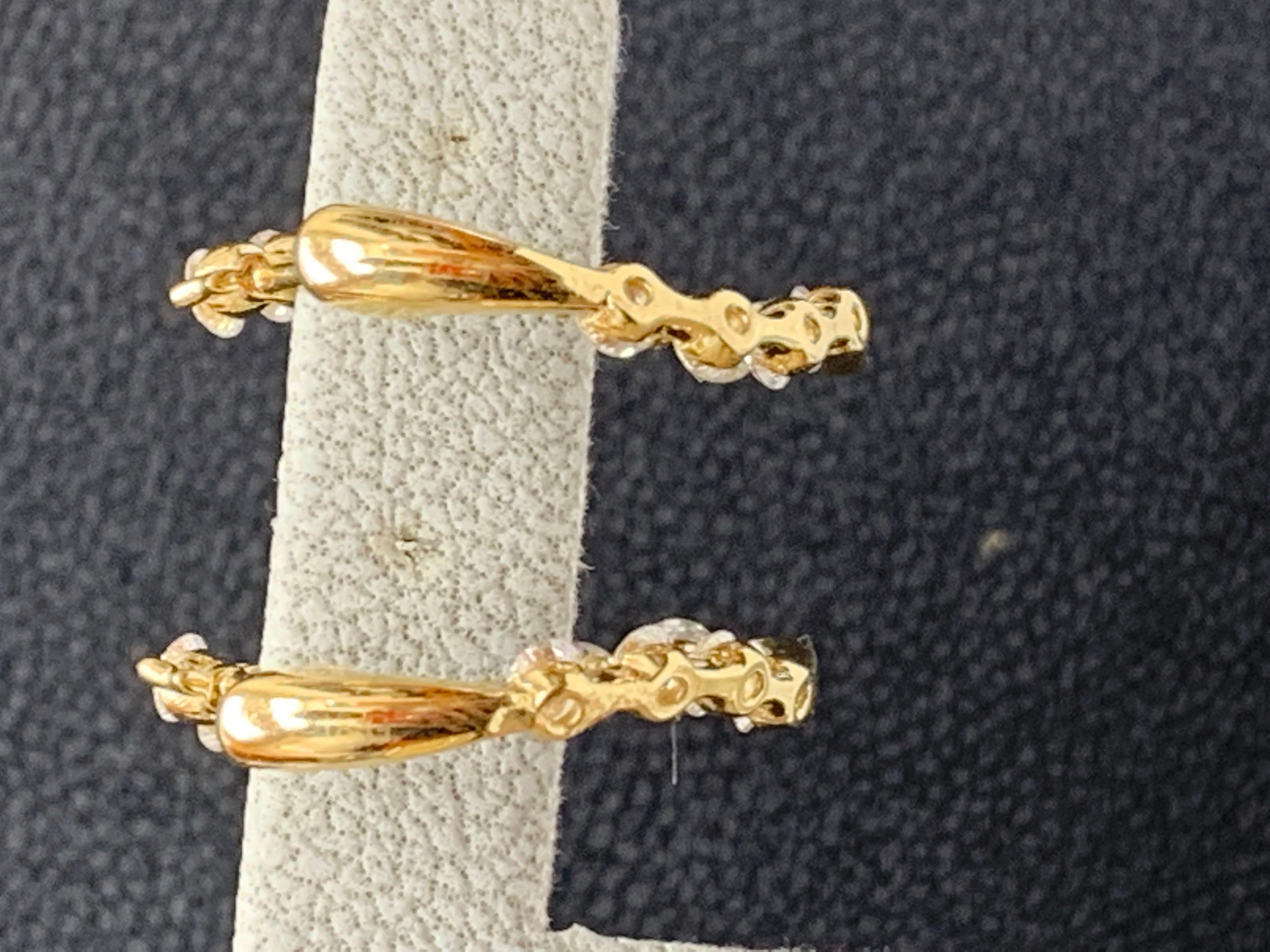 Boucles d'oreilles avec diamants ronds de 2,10 carats en or jaune 14K Pour femmes en vente