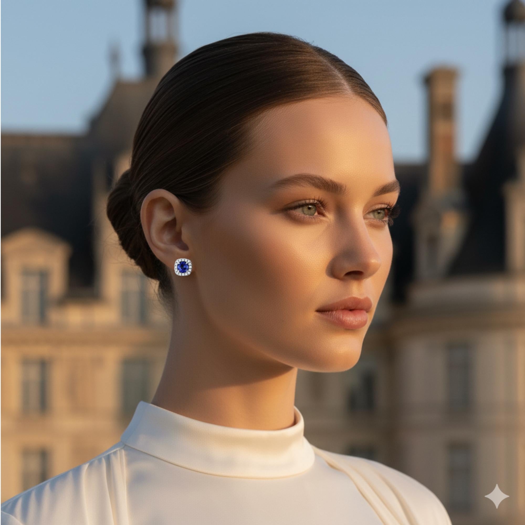 Taglio rotondo 2.10 Carat Round Sapphire Stud Earring & 0.5 cts of Diamond in 14K Gold ref432 in vendita