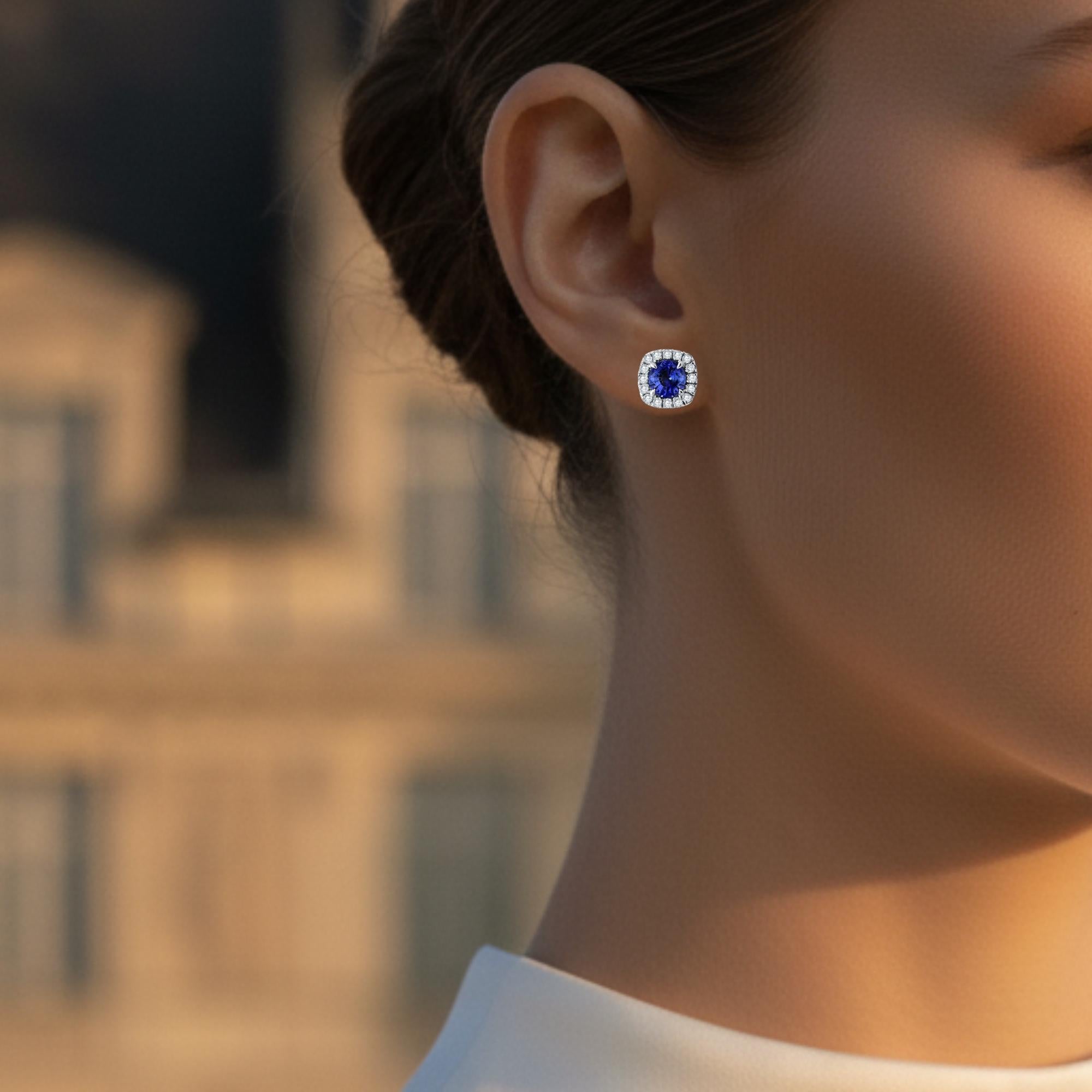 2.10 Carat Round Sapphire Stud Earring & 0.5 cts of Diamond in 14K Gold ref432 In condizioni Nuovo in vendita a New York, NY