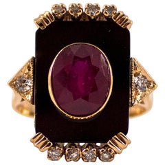 2.10 Carat Ruby Onyx 0.18 Carat White Diamond Yellow Gold Cocktail Ring