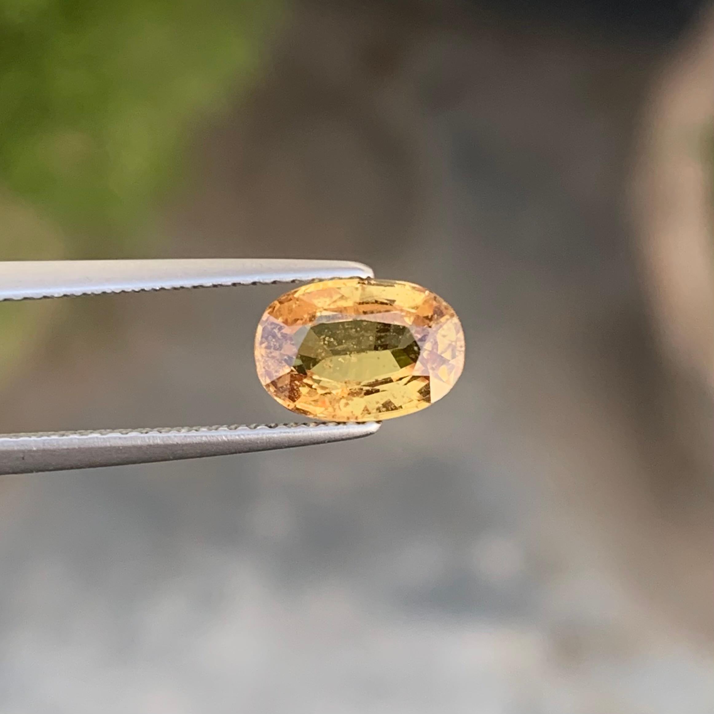 2.10 Carat Si Clarity Natural Loose Yellow Sapphire Gemstone with Oval Shape For Sale 3