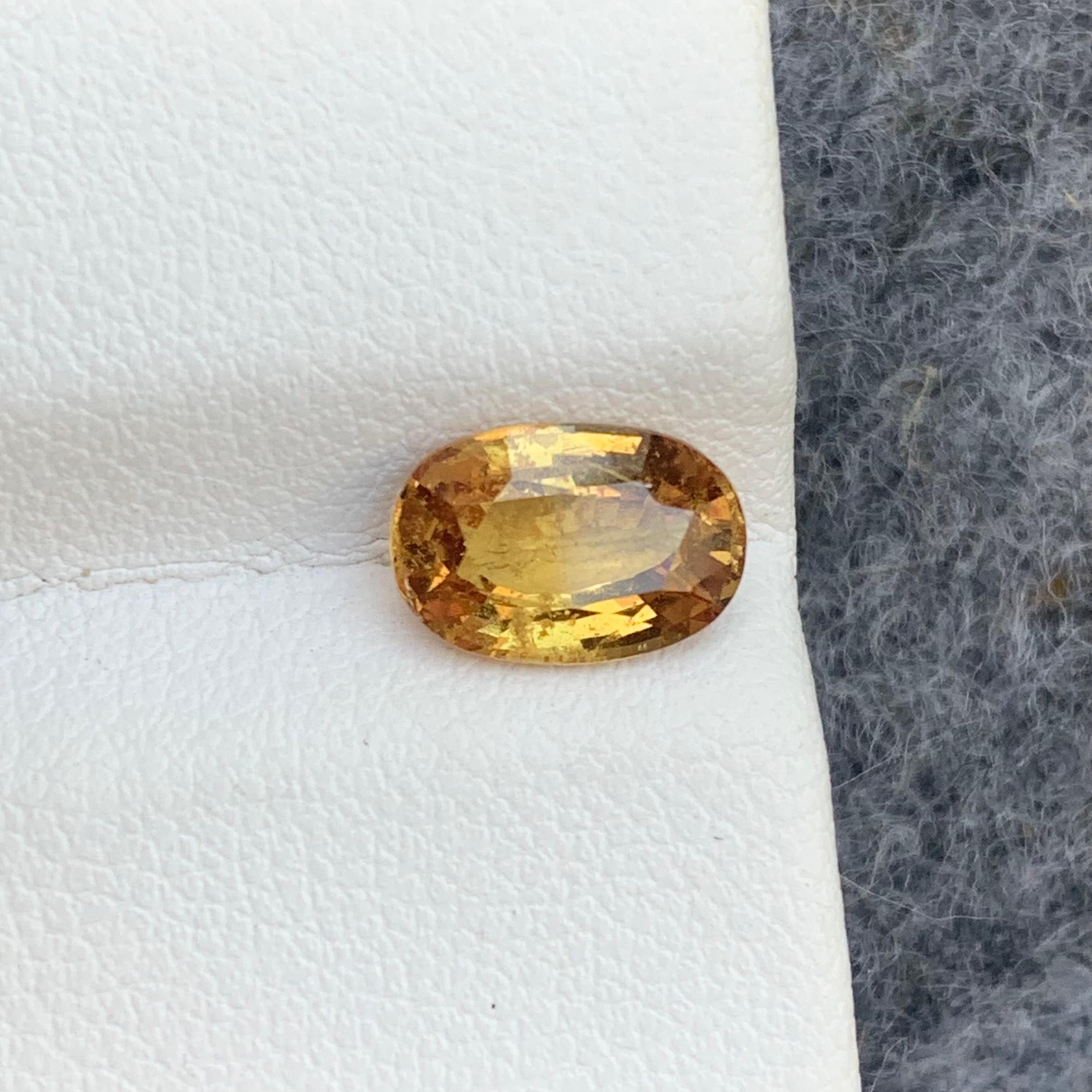Arts and Crafts 2.10 Carat Si Clarity Natural Loose Yellow Sapphire Gemstone with Oval Shape For Sale