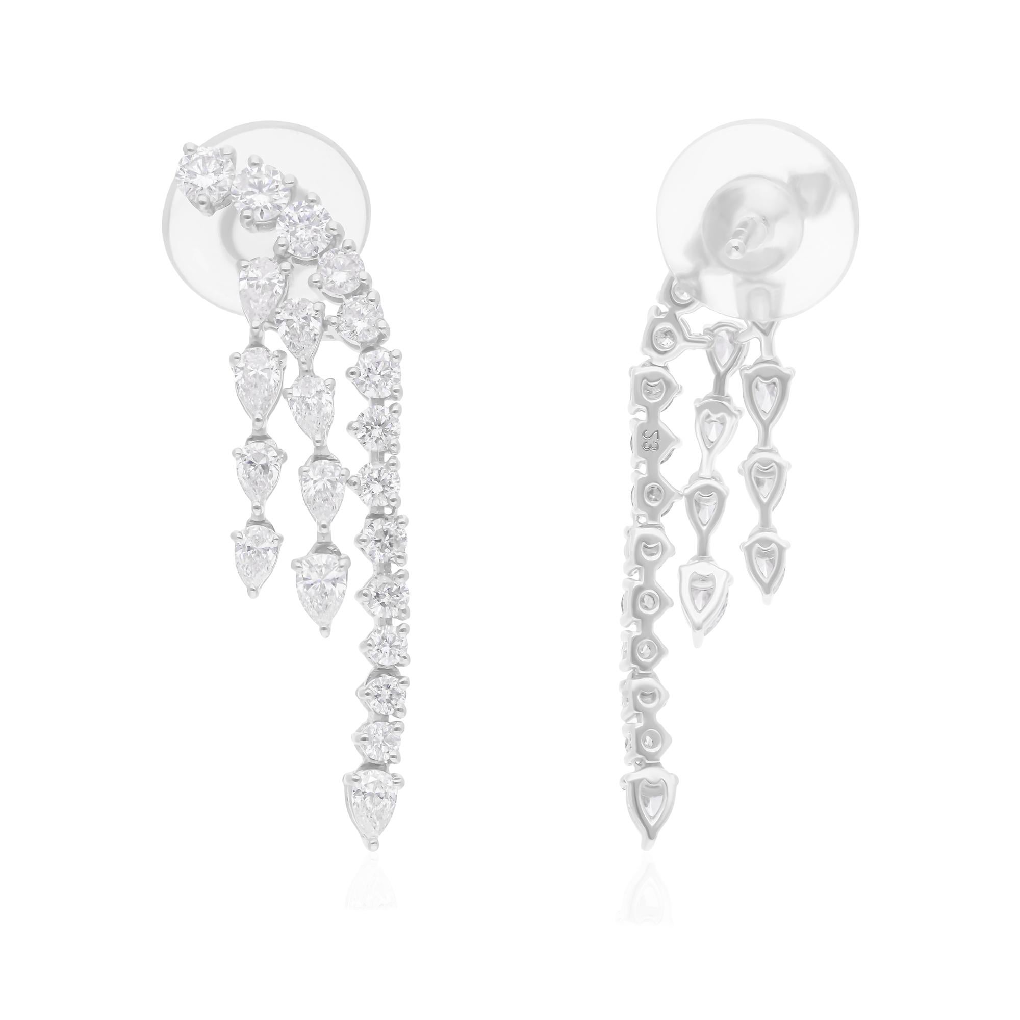 Realizzati in oro a 18 carati, questi squisiti orecchini sono impreziositi da 2,10 carati di diamanti scintillanti.

Segui la vetrina di Spectrum Jewels per vedere le ultime collezioni e i pezzi esclusivi. Spectrum Jewels è orgoglioso di essere