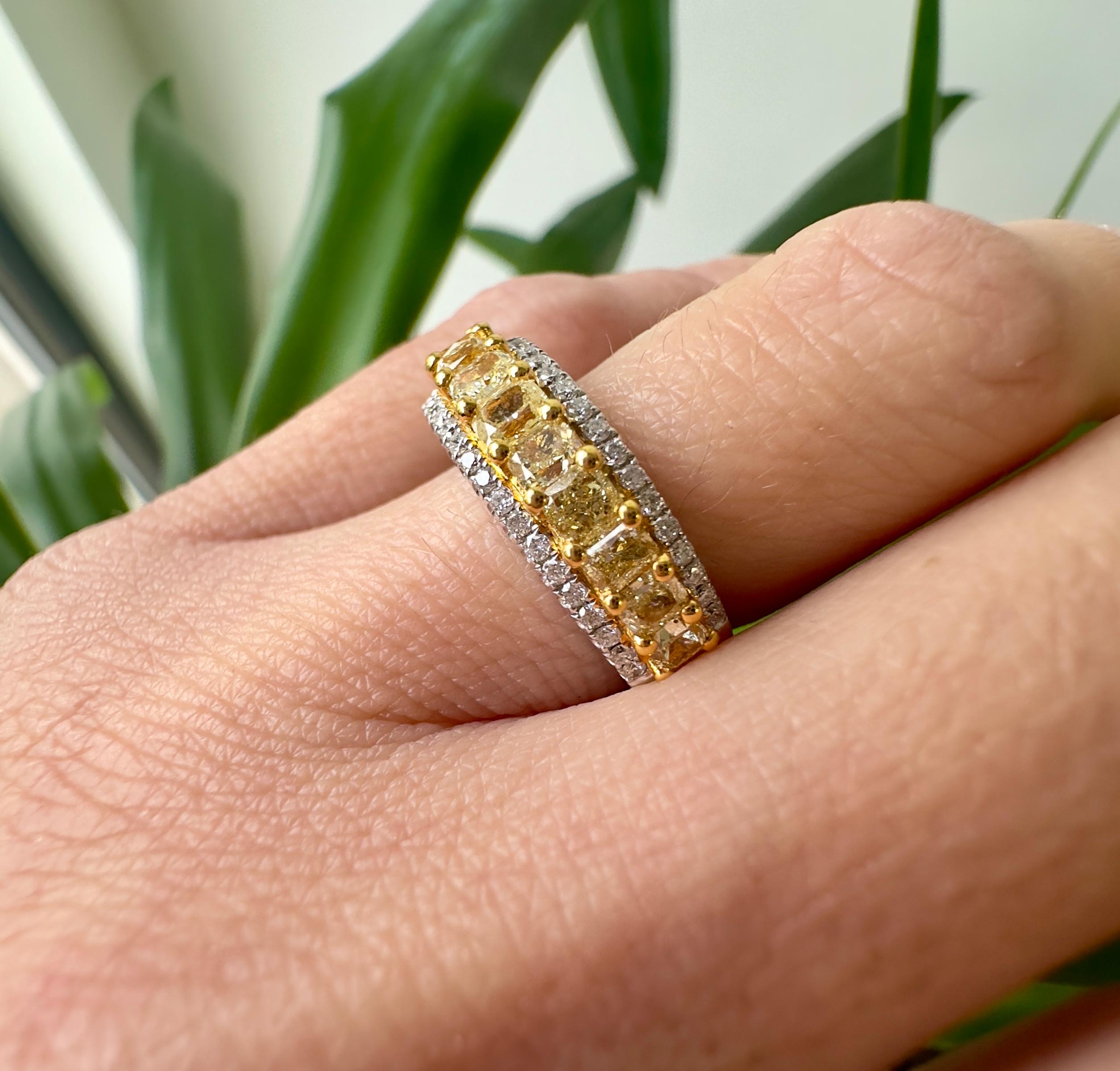 Donna Fascia di diamanti multicolore da 2,10 carati totali in oro bicolore 18k in vendita