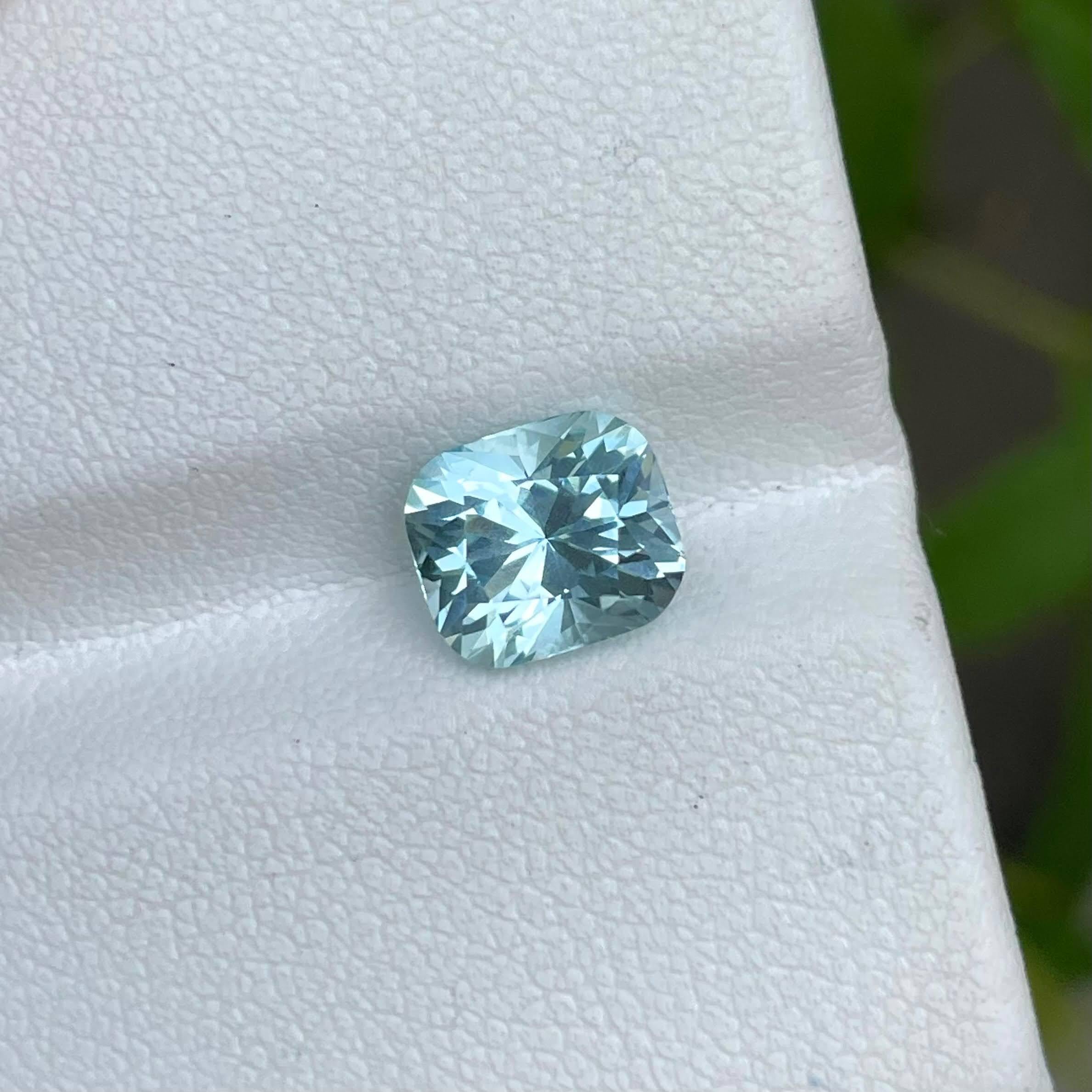 Modern 2.10 carats Fine Loose Aquamarine Custom Precision Cut Natural Nigerian Gemstone For Sale
