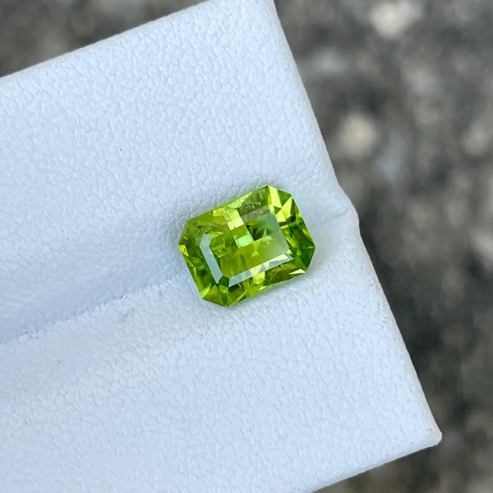 Modern 2.10 carats Green Peridot Stone Custom Precision Cut Pakistani Gemstone For Sale