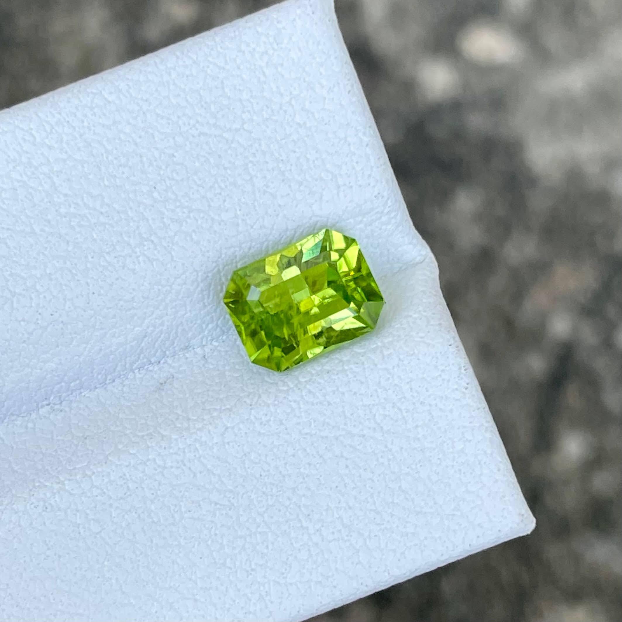 Women's or Men's 2.10 carats Green Peridot Stone Custom Precision Cut Pakistani Gemstone For Sale