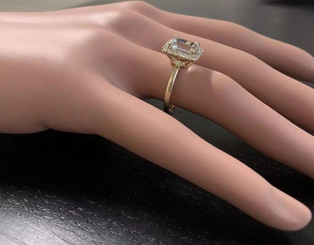 2.10 Carat Impressive Natural Aquamarine and Diamond 14 Karat Yellow Gold Ring For Sale 3