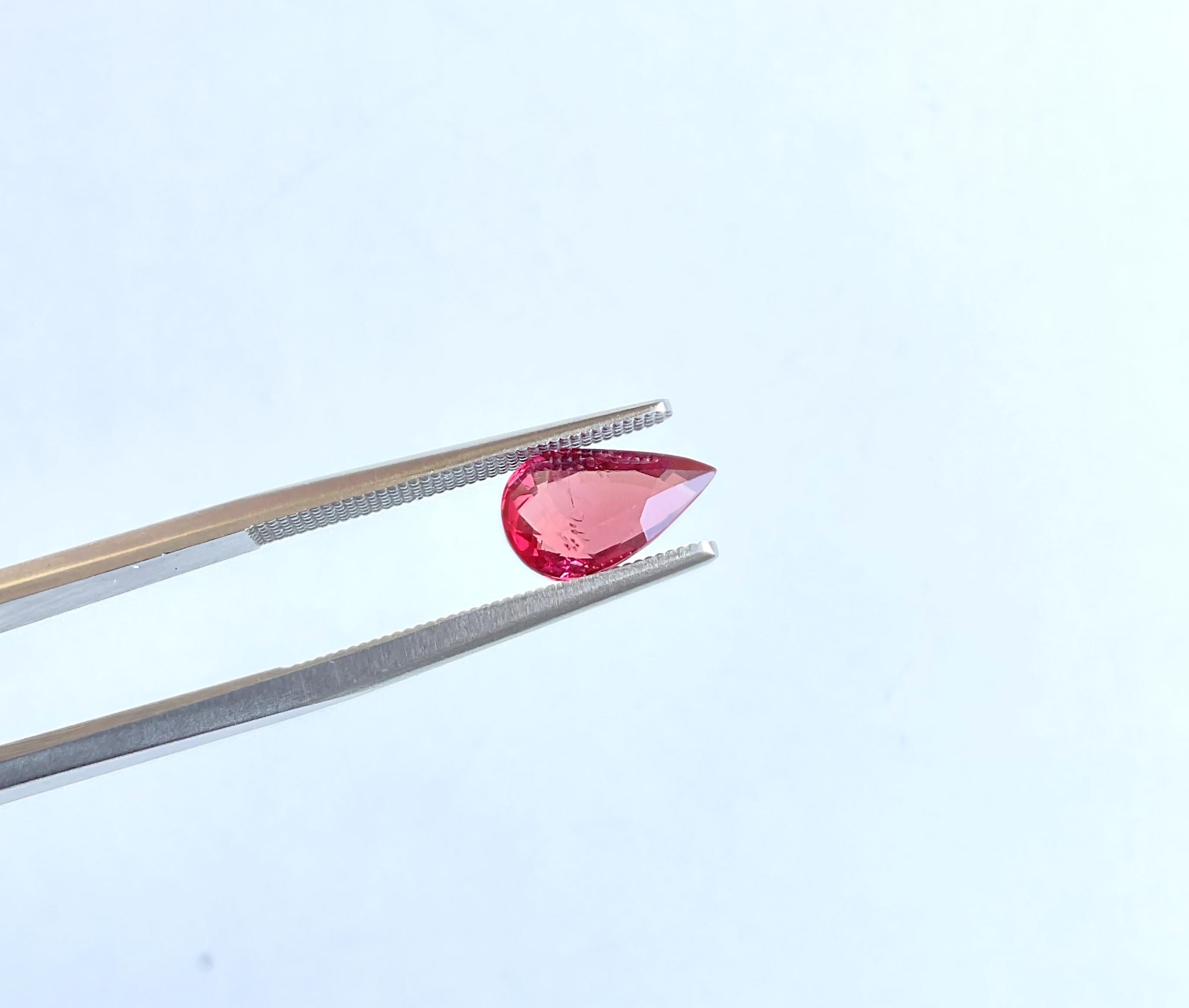 2,10 Karat Orangish Red Ruby Mosambik No-heat Pear Cut Stone Natürlicher Edelstein (Tropfenschliff) im Angebot