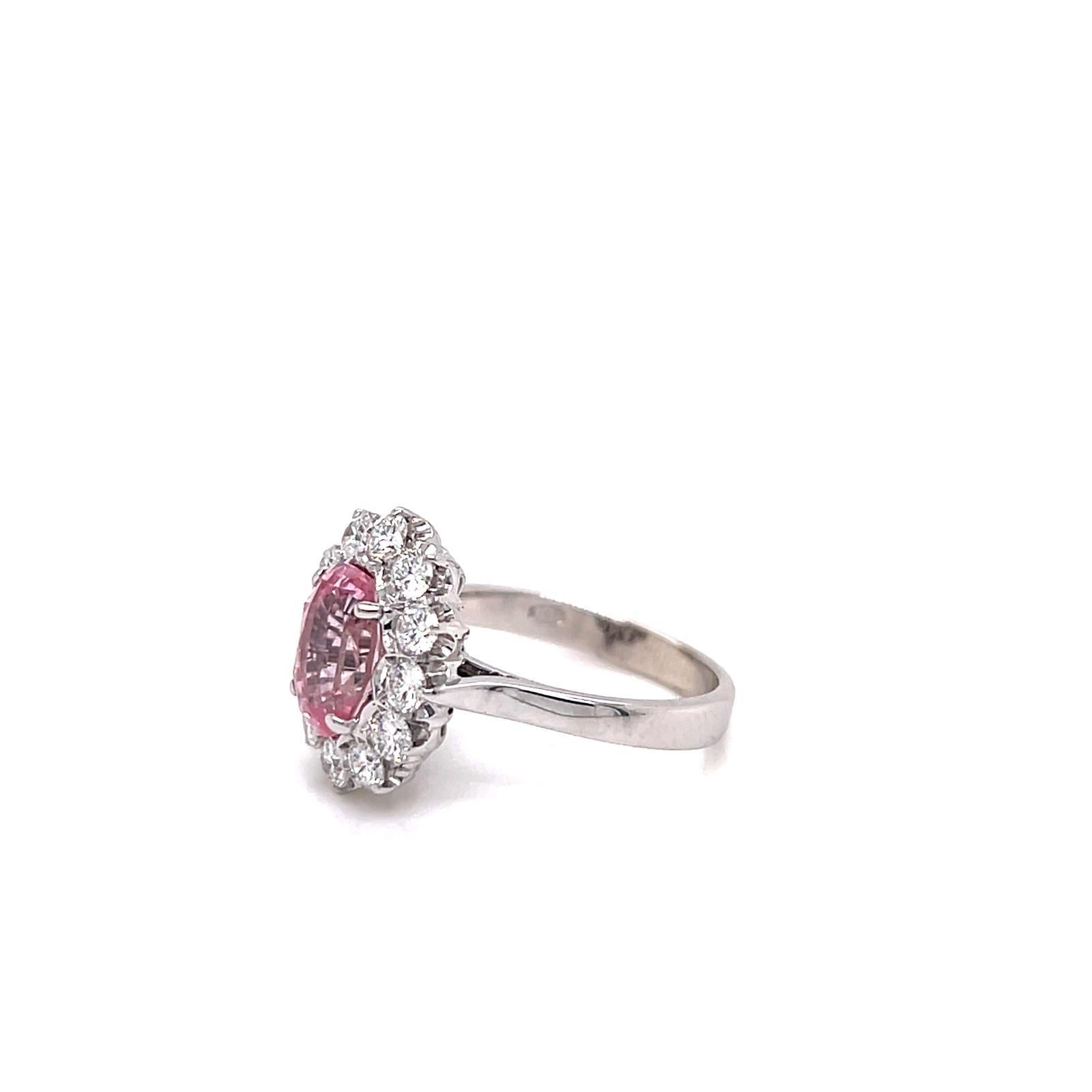 Contemporaneo Anello con zaffiro Padparadscha e diamante da 2,10 carati in oro bianco 18 carati in vendita