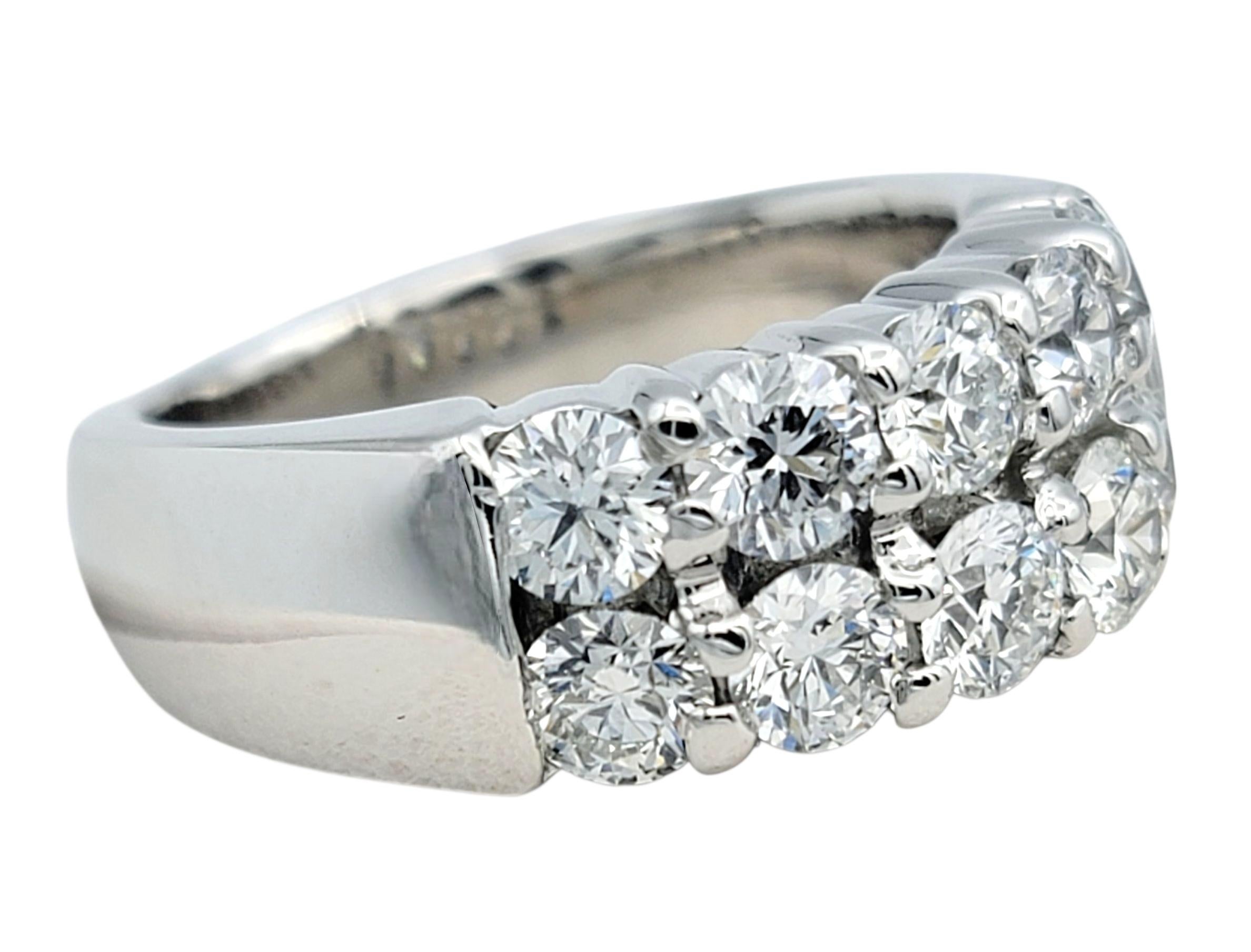 2,10 Karat Runder Brillant Diamant Zwei Row Band Ring 18 Karat Weißgold (Zeitgenössisch) im Angebot