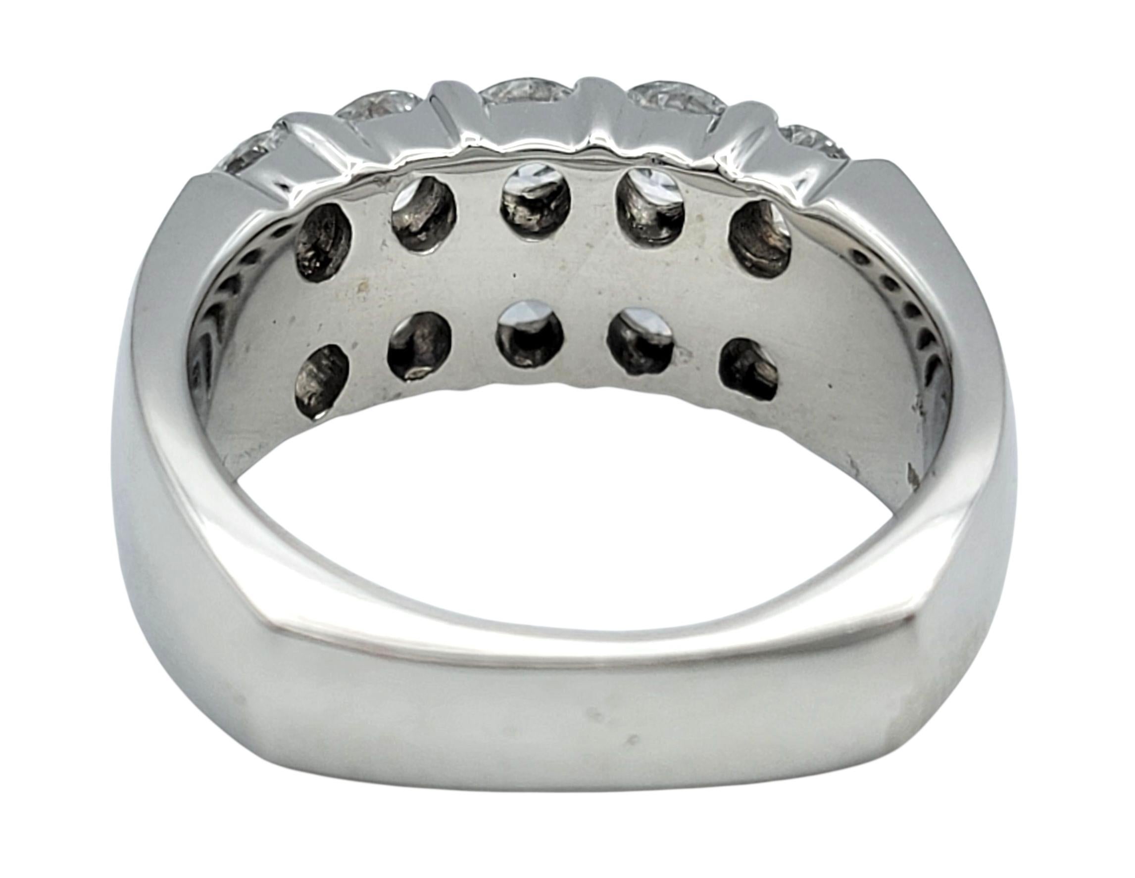 2,10 Karat Runder Brillant Diamant Zwei Row Band Ring 18 Karat Weißgold im Angebot 2