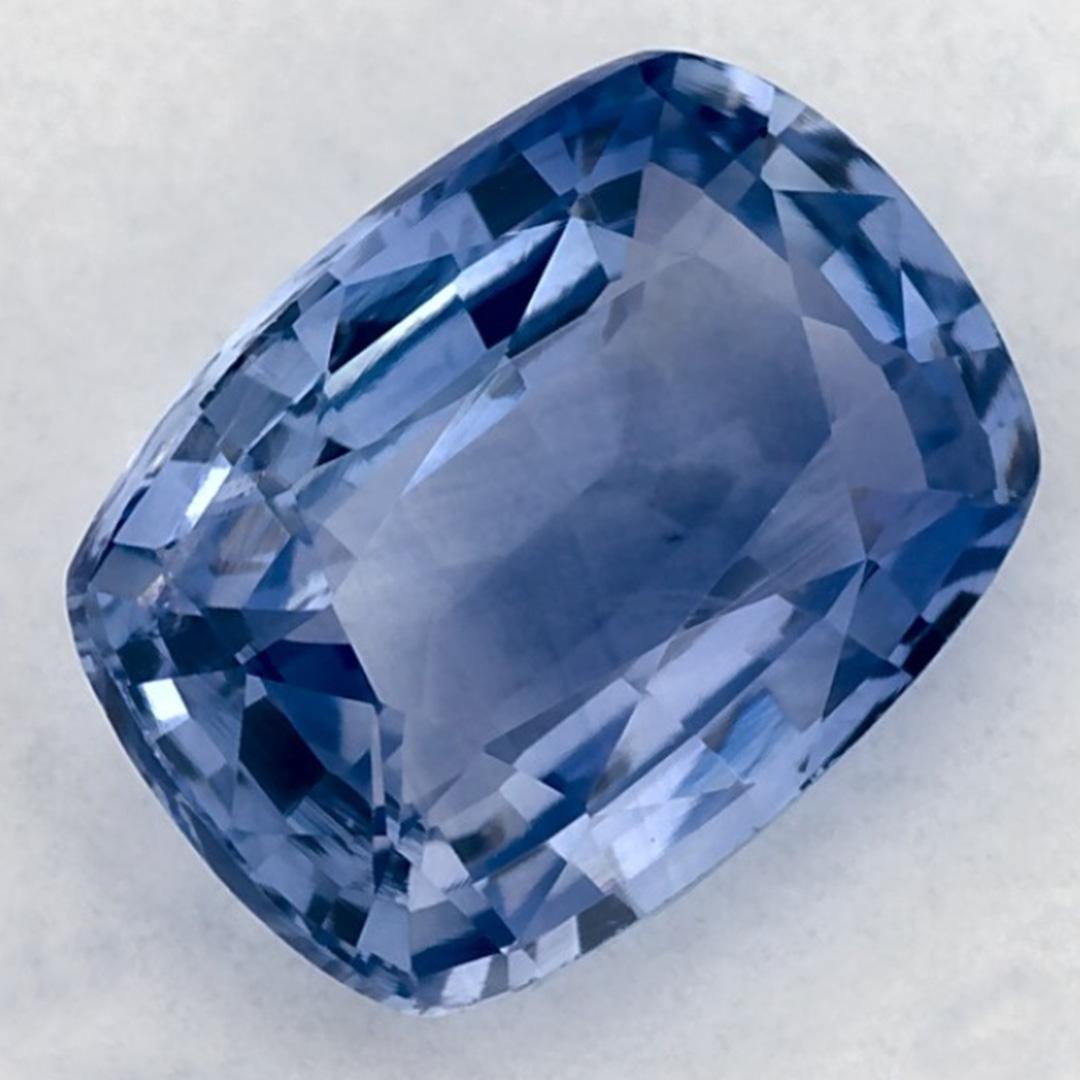 Ce saphir bleu naturel offre élégance et sophistication. Avec sa riche saturation des couleurs et sa coupe précise, il constitue la pièce maîtresse parfaite pour une bague de fiançailles ou une conception de bijoux de luxe.

Ce saphir provient du