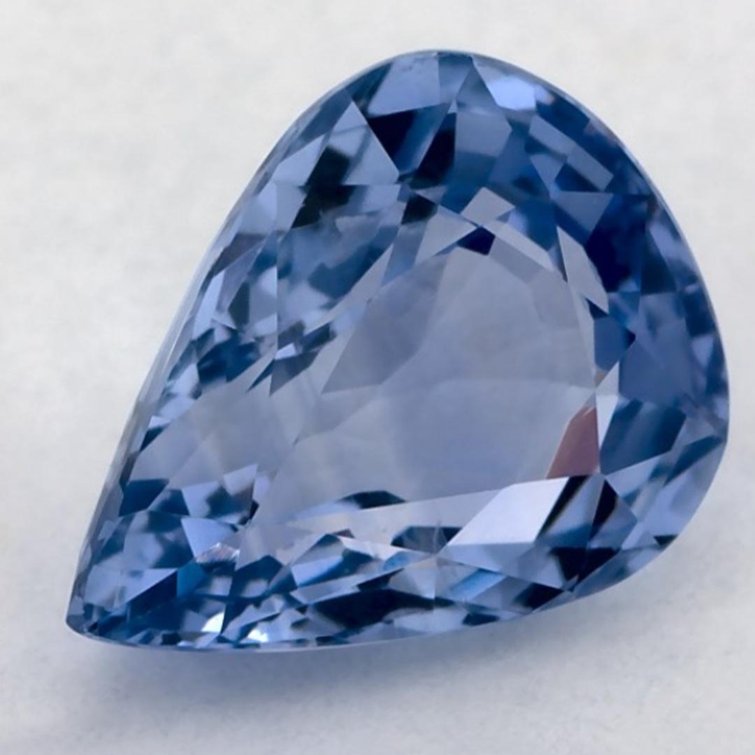 Questo zaffiro blu naturale offre eleganza e raffinatezza. Con la sua ricca saturazione del colore e il taglio preciso, è il centro perfetto per un anello di fidanzamento o un design di gioielli di lusso.

Questo zaffiro proviene dallo Sri Lanka