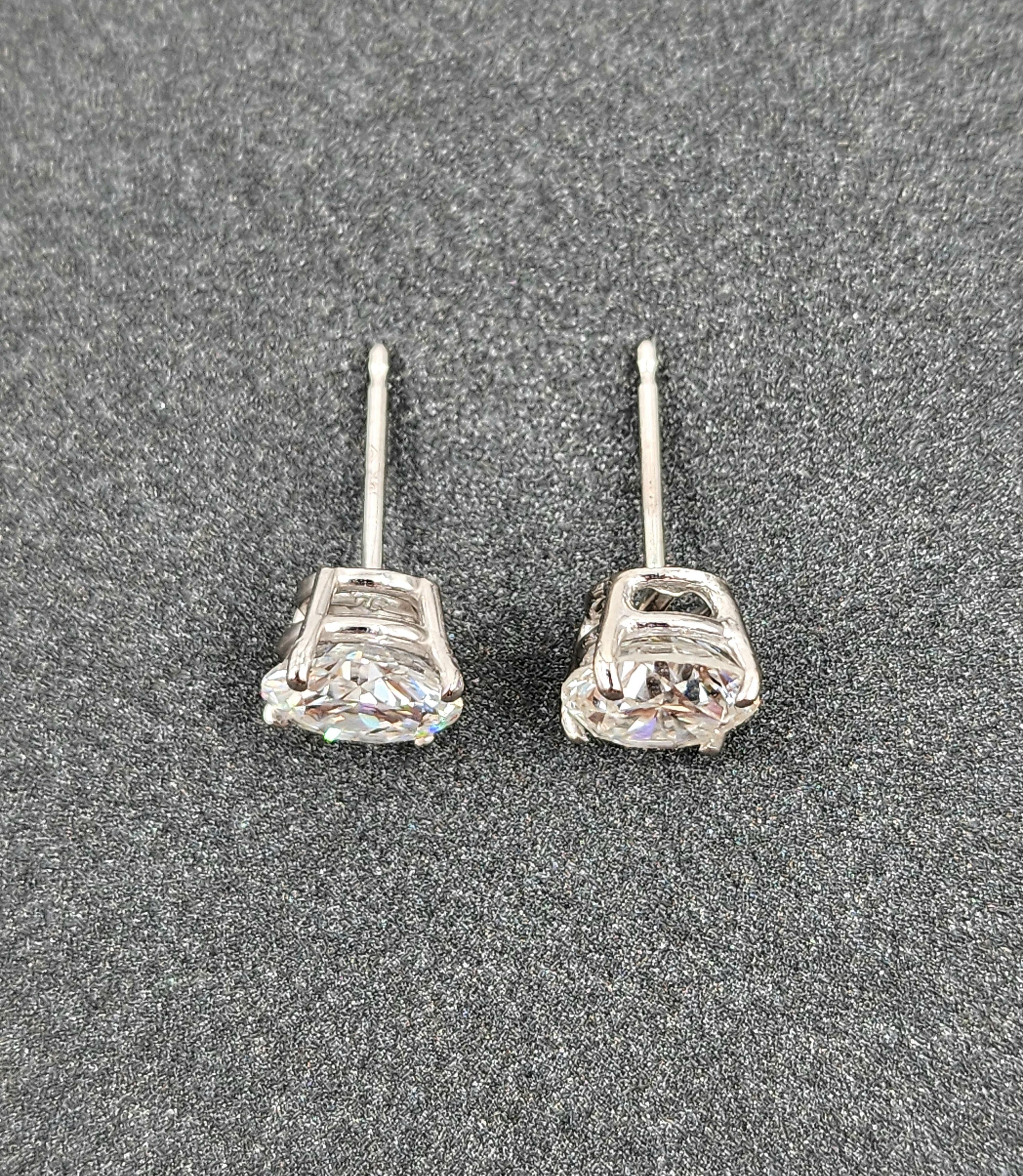 Femenino o masculino Pendientes de diamantes de 2.10 ct en venta