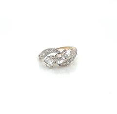 2,10 Gesamtkarat dreisteiniger Vintage-Goldring mit Pavé-Diamanten