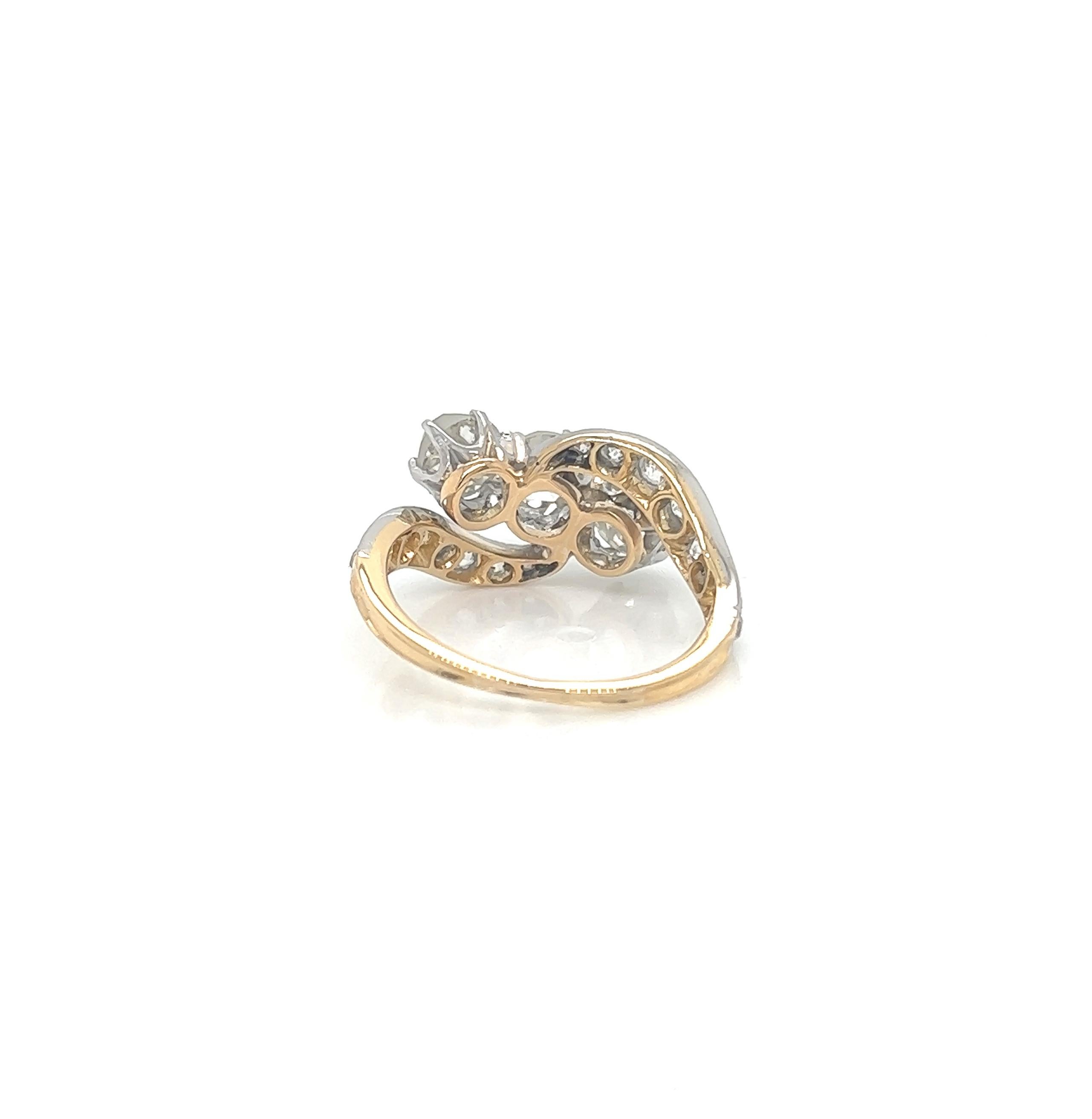 2.10 Total Carat Three-Stone Vintage Gold Ring with Pave Diamonds For Sale 1
