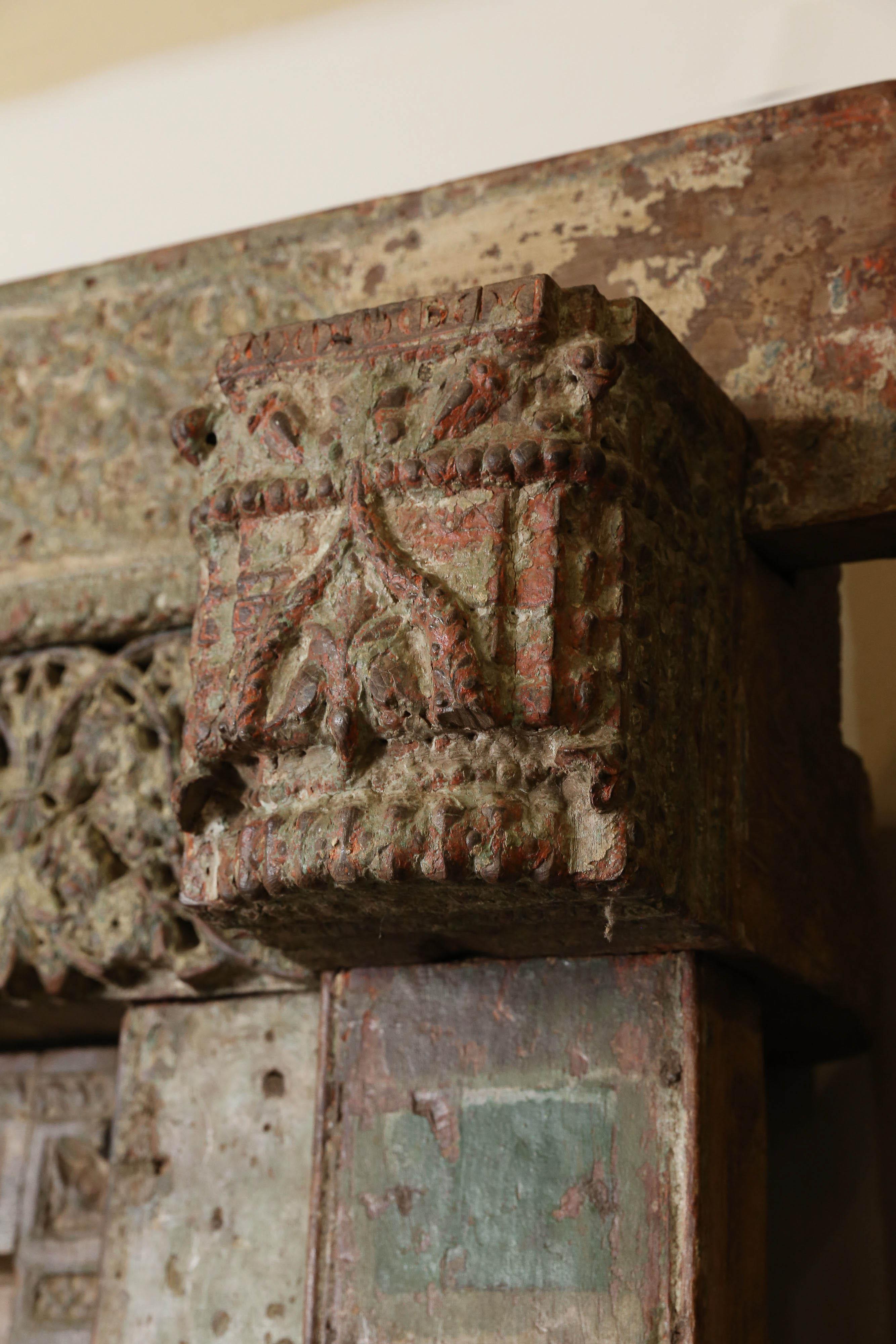 210 Jahre alt, stark befestigte Tür aus massivem Teakholz aus einem Dorf Tempel 1