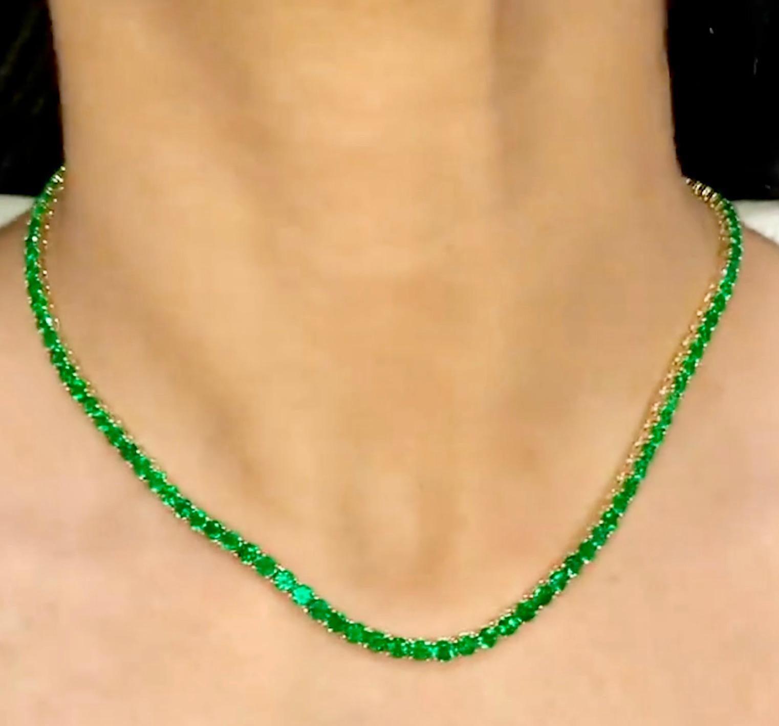Women's 21.00 Carat AAA Colombian Emerald Tennis Necklace 18 Karat Yellow Gold For Sale