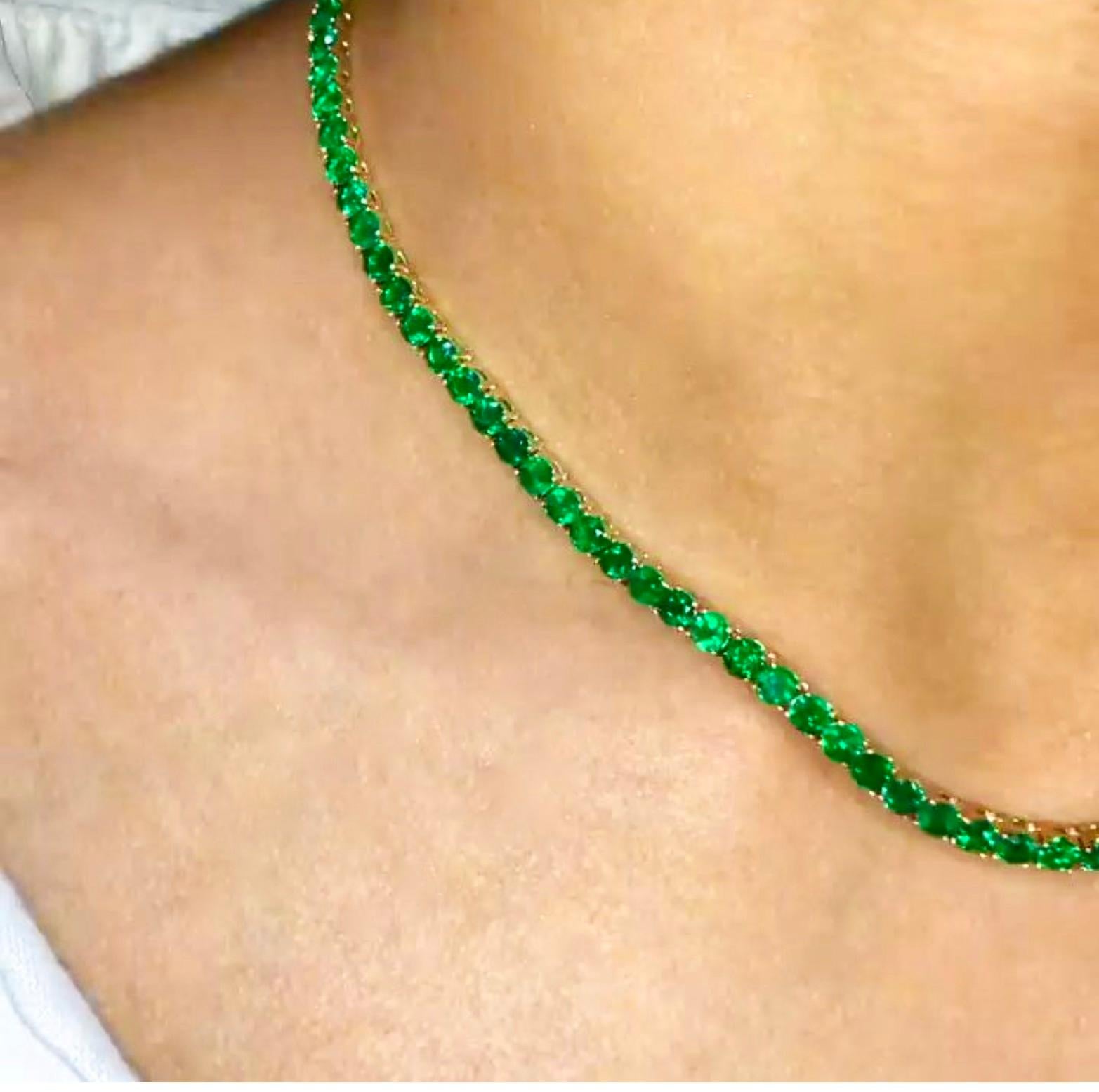 21.00 Carat AAA Colombian Emerald Tennis Necklace 18 Karat Yellow Gold For Sale 3