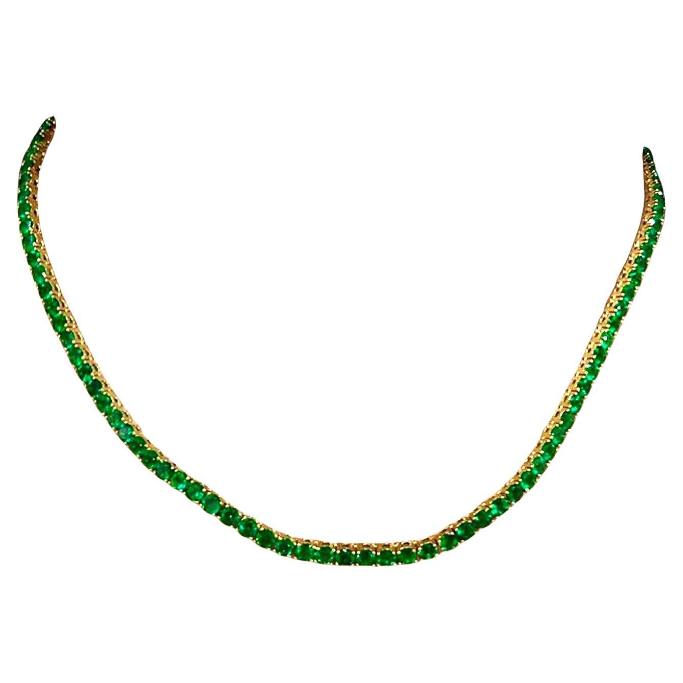 A beautiful tennis necklace, featuring vibrant green AAA COLOMBIAN emeralds weighing approx. 20-21 carats. Finely made with 18K white gold, 18 inches in length. Perfect for casual or night out wear. 

Necklace  18 Inches In Length
Primary Stone: