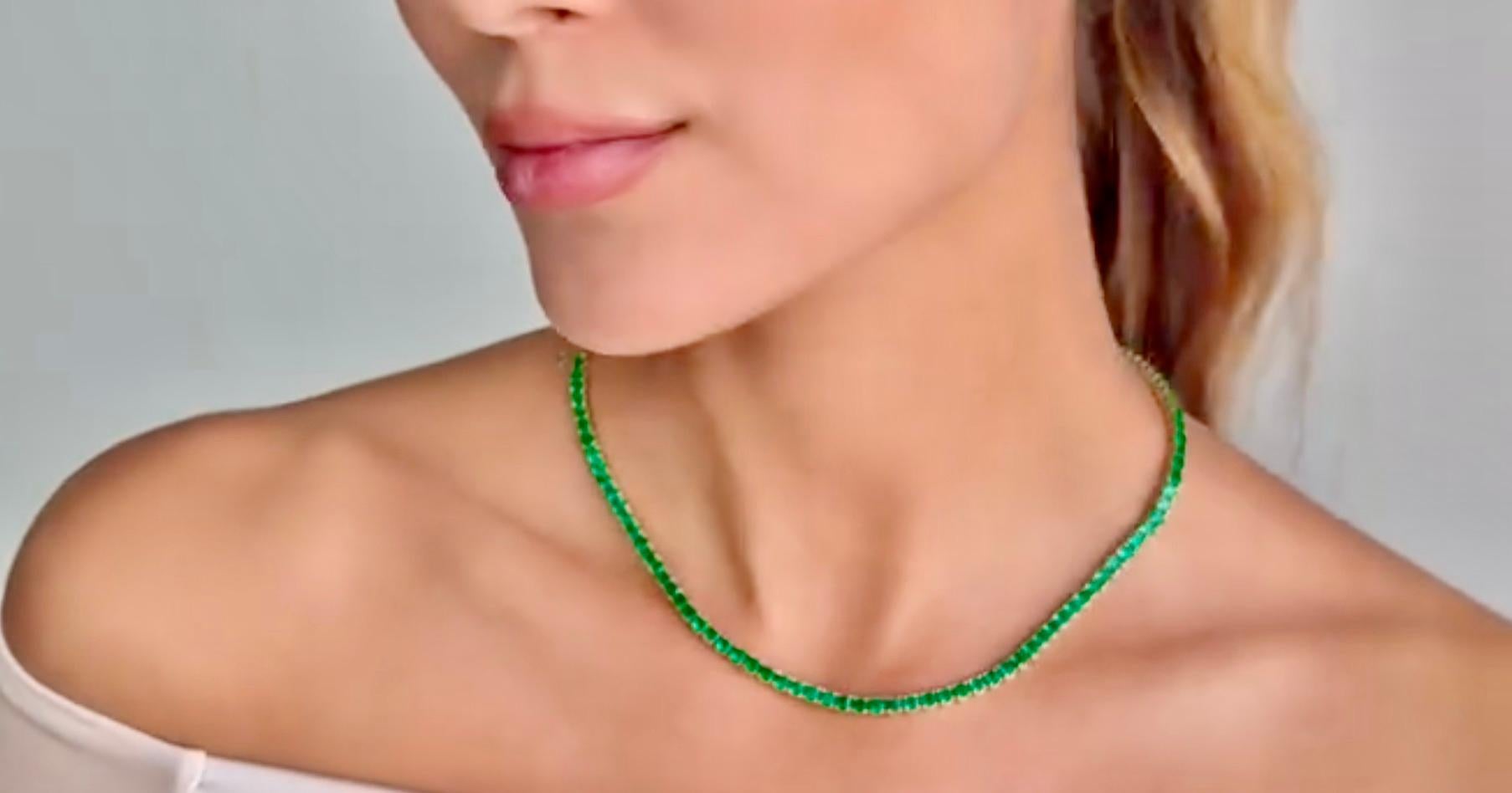 21.00 Carat AAA Colombian Emerald Tennis Necklace 18 Karat Yellow Gold For Sale 2