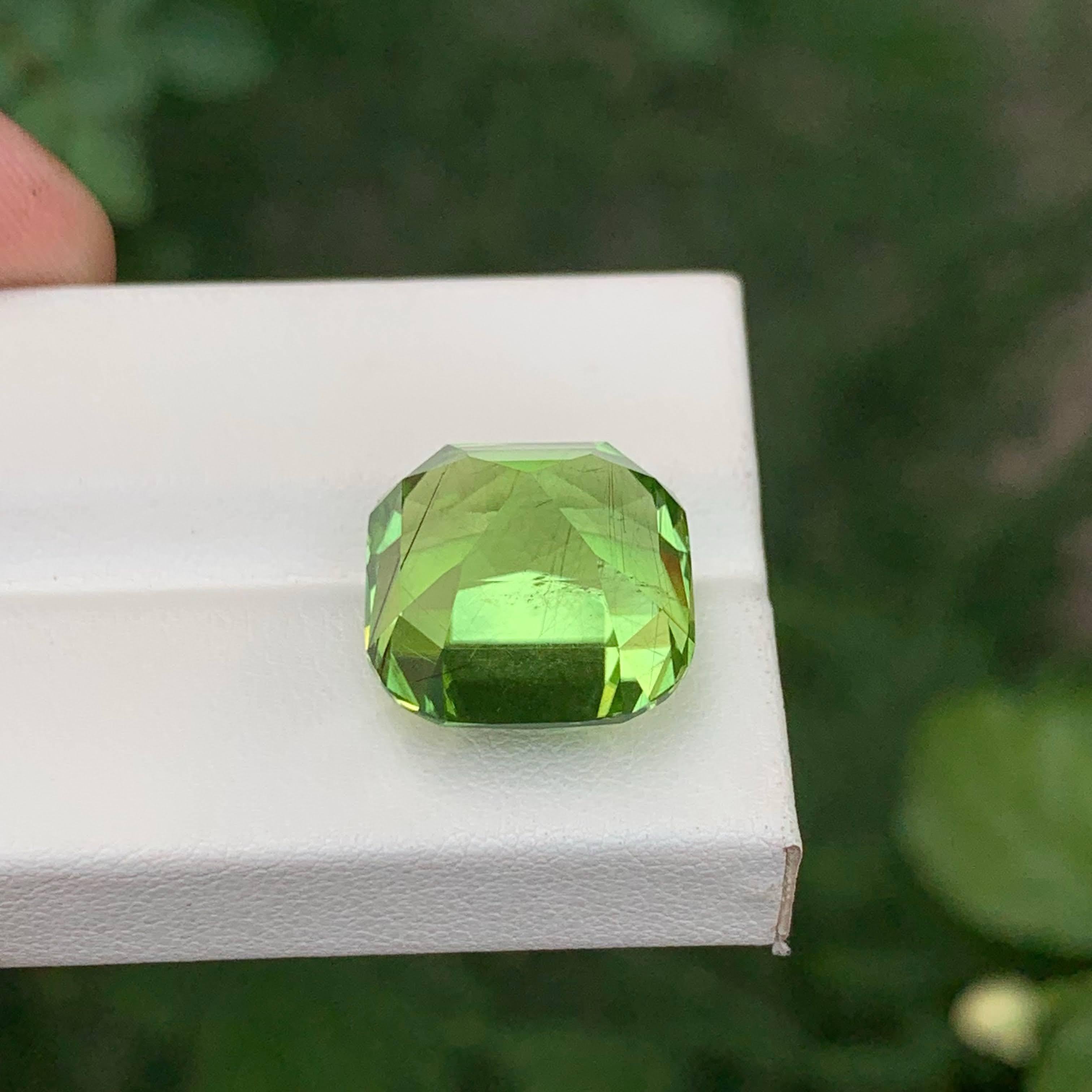 21,00 Karat Natürlicher loser grüner Peridot Stein Cushion Cut Pakistanischer Edelstein (Kissenschliff) im Angebot