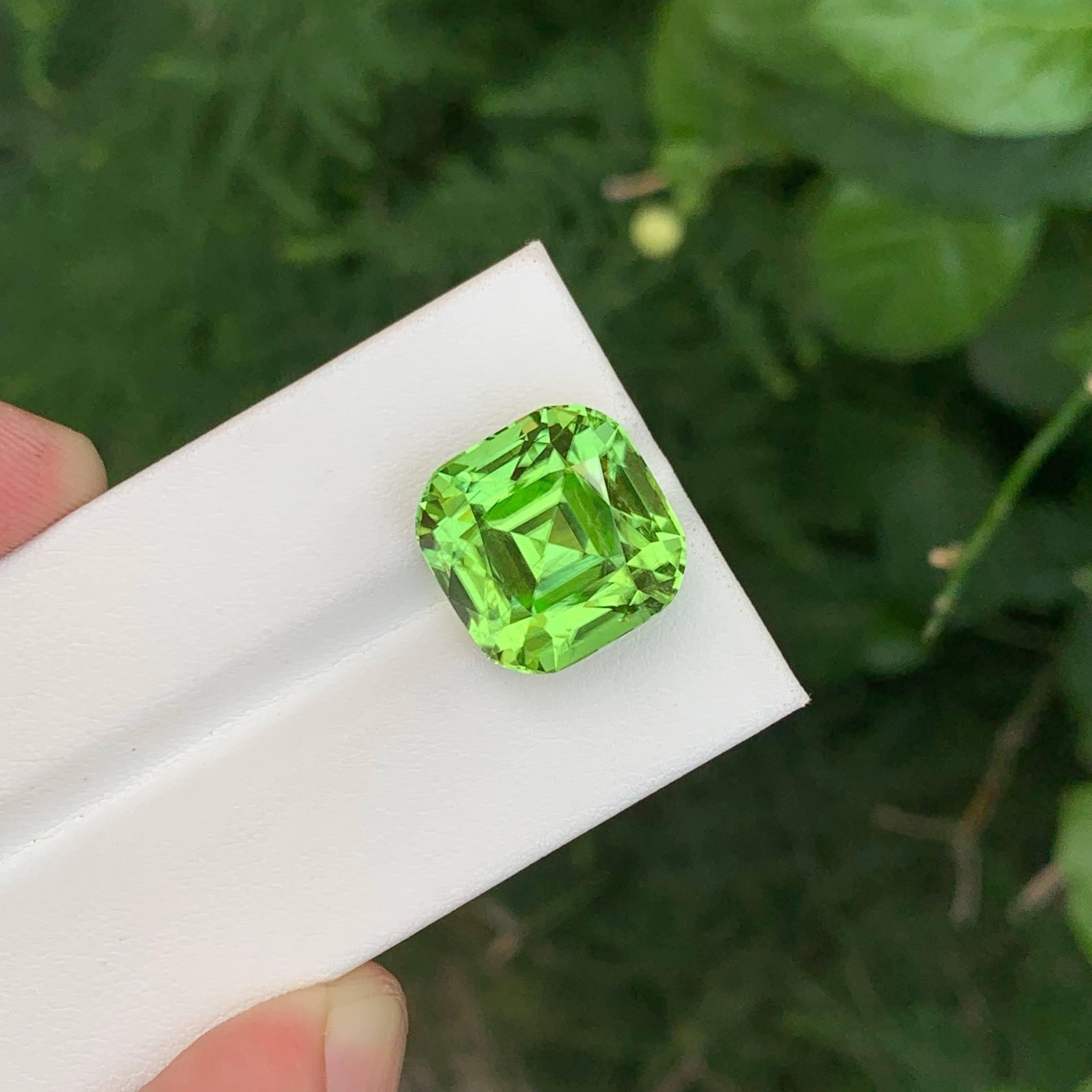 21,00 Karat Natürlicher loser grüner Peridot Stein Cushion Cut Pakistanischer Edelstein im Angebot 3