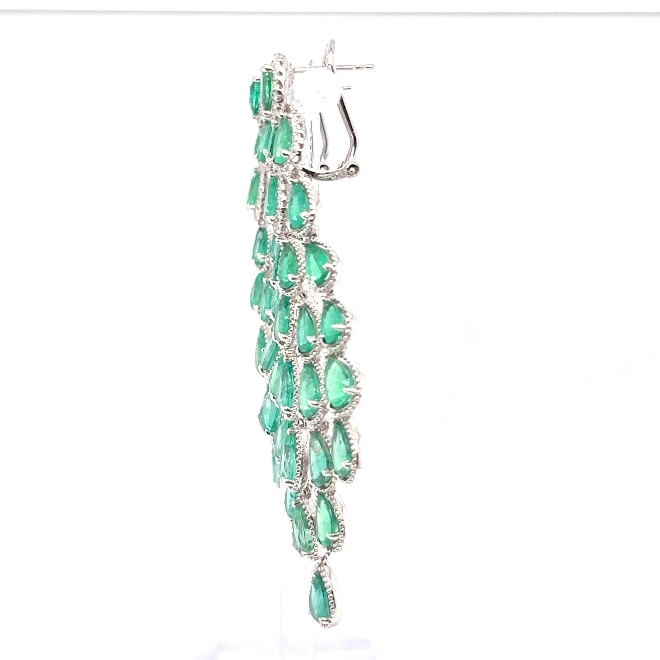 Artisan 21.02 Boucles d'oreilles chandelier émeraude diamant taille poire en vente