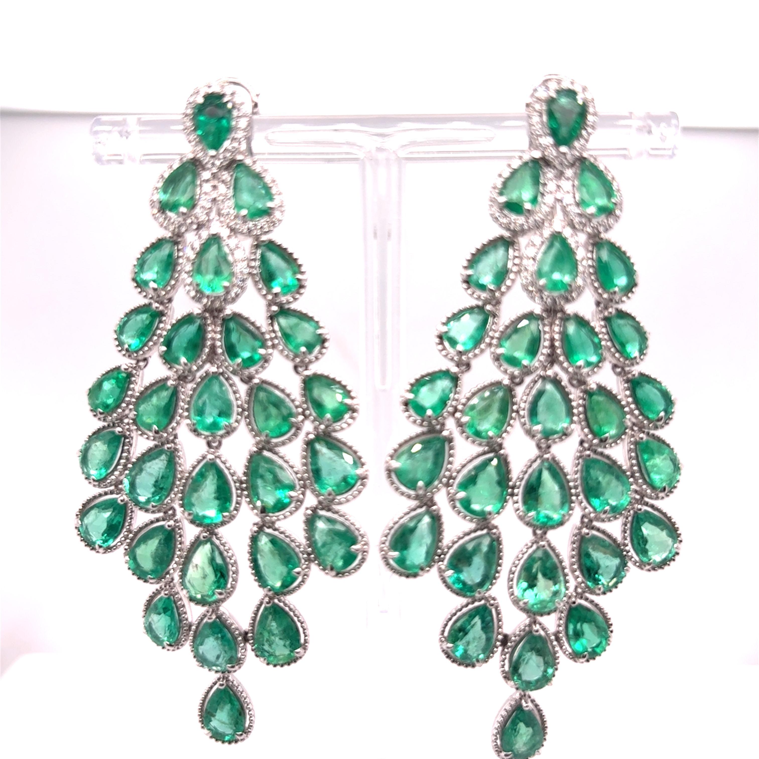 Taille poire 21.02 Boucles d'oreilles chandelier émeraude diamant taille poire en vente
