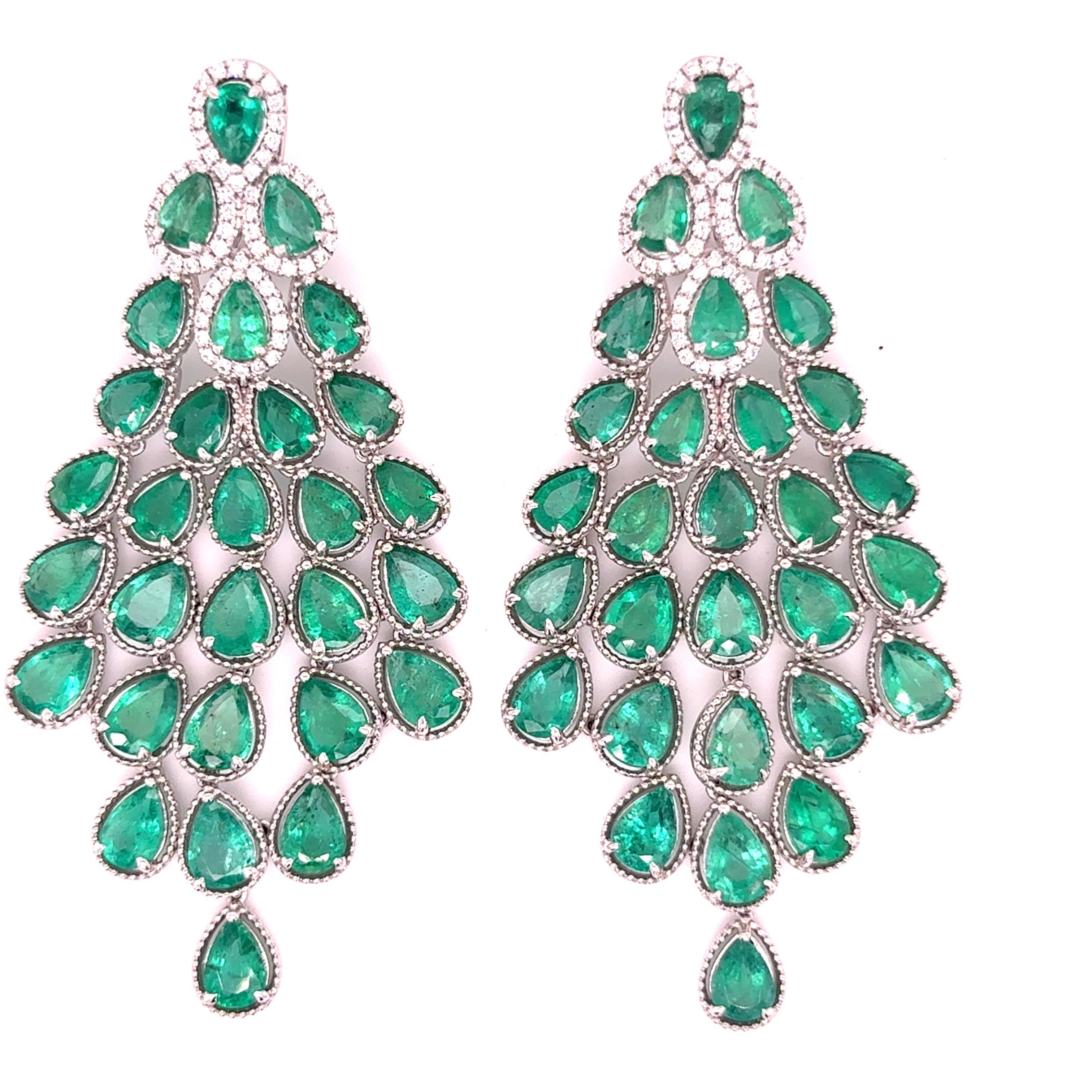 21.02 Boucles d'oreilles chandelier émeraude diamant taille poire Neuf - En vente à Trumbull, CT