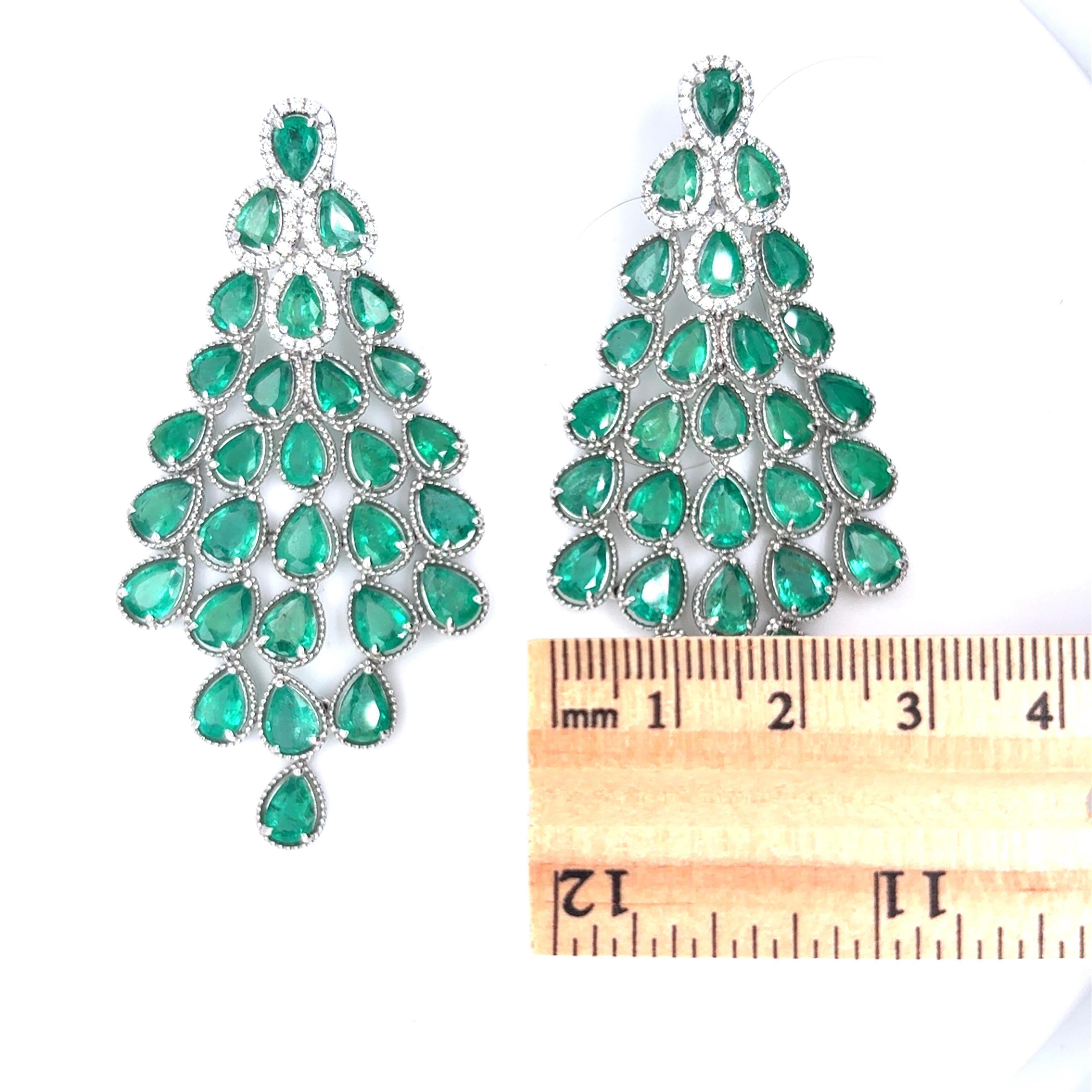 21.02 Boucles d'oreilles chandelier émeraude diamant taille poire Pour femmes en vente