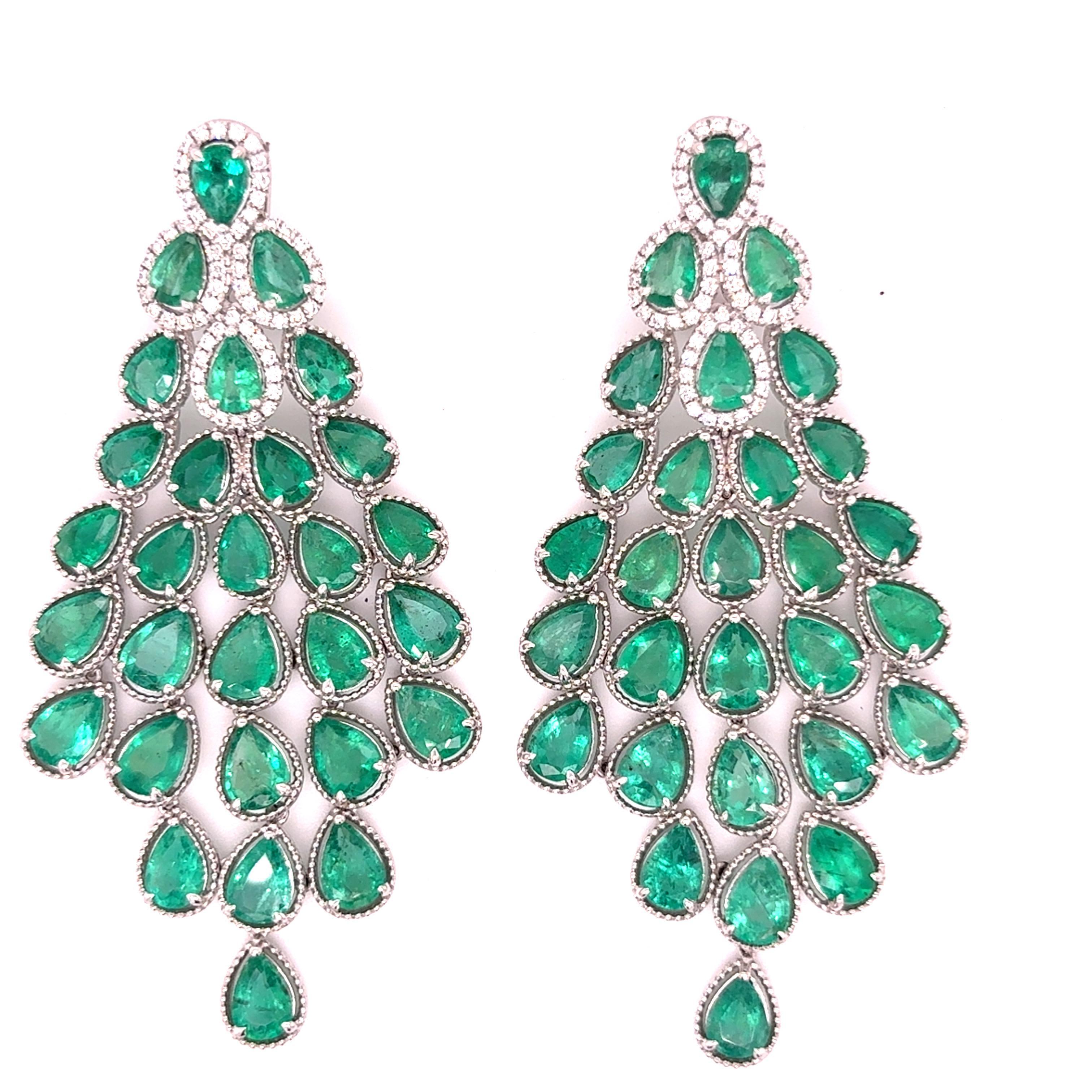 21.02 Boucles d'oreilles chandelier émeraude diamant taille poire en vente 2
