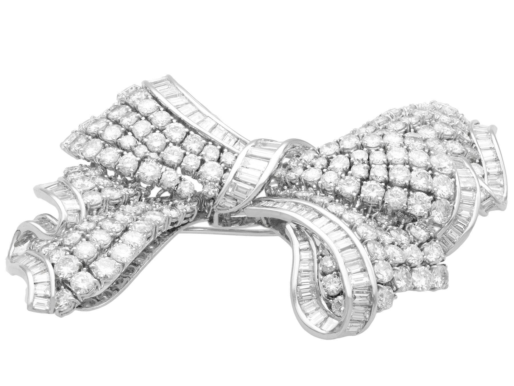 21.04 Carat Diamond and Platinum Bow Brooch In Excellent Condition For Sale In Jesmond, Newcastle Upon Tyne