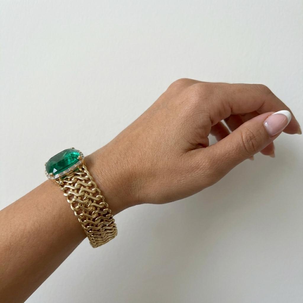 Pan di zucchero Bracciale con smeraldo Sugarloaf da 21,08 ct certificato GRS in oro giallo 18 carati in vendita