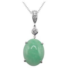 Pendentif en or blanc 18 carats serti d'un cabochon ovale de jadéite vert pomme de 2,10 carats