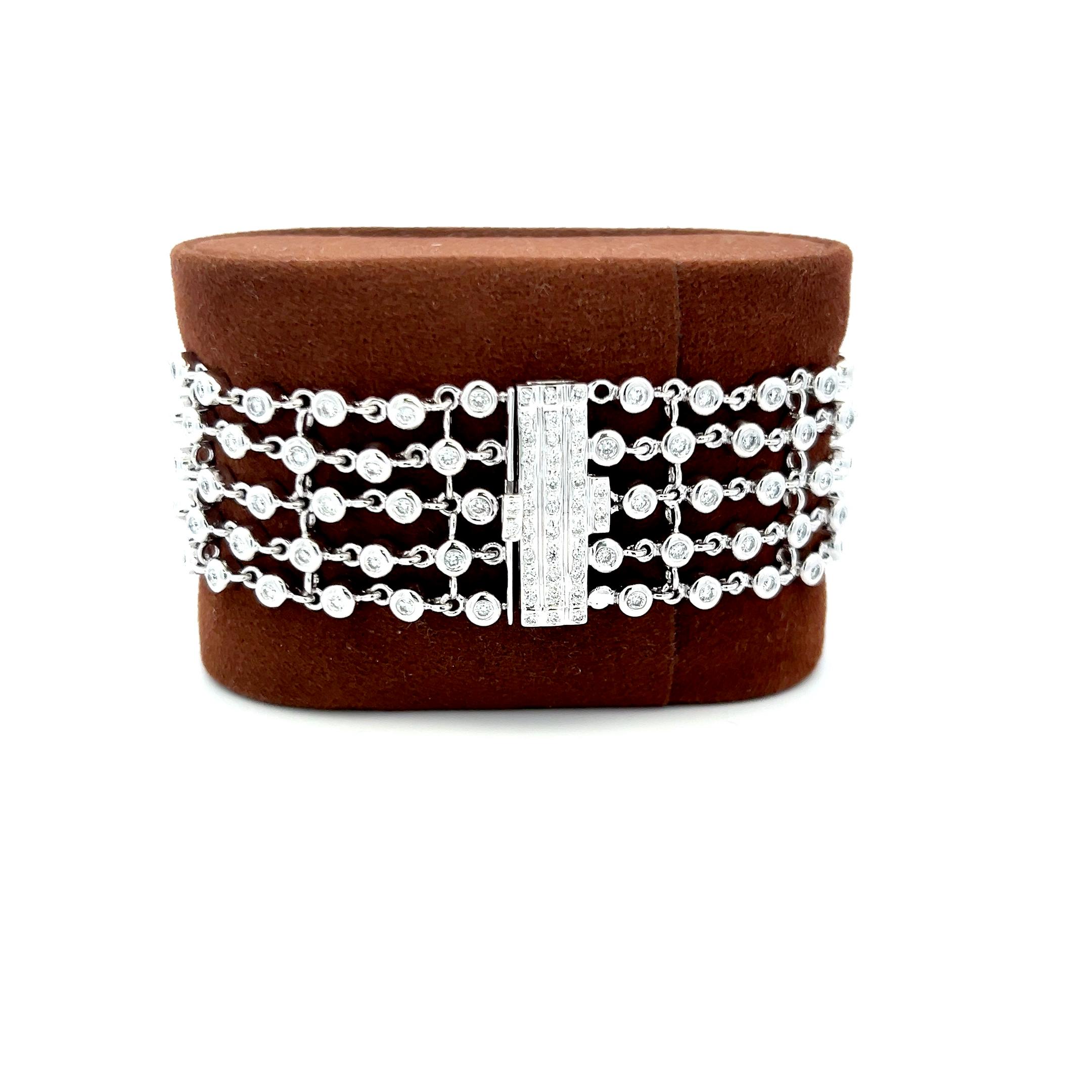 Bracciale a più file di diamanti in oro bianco 18 carati da 2,10 carati G VS In condizioni buone in vendita a New York, NY