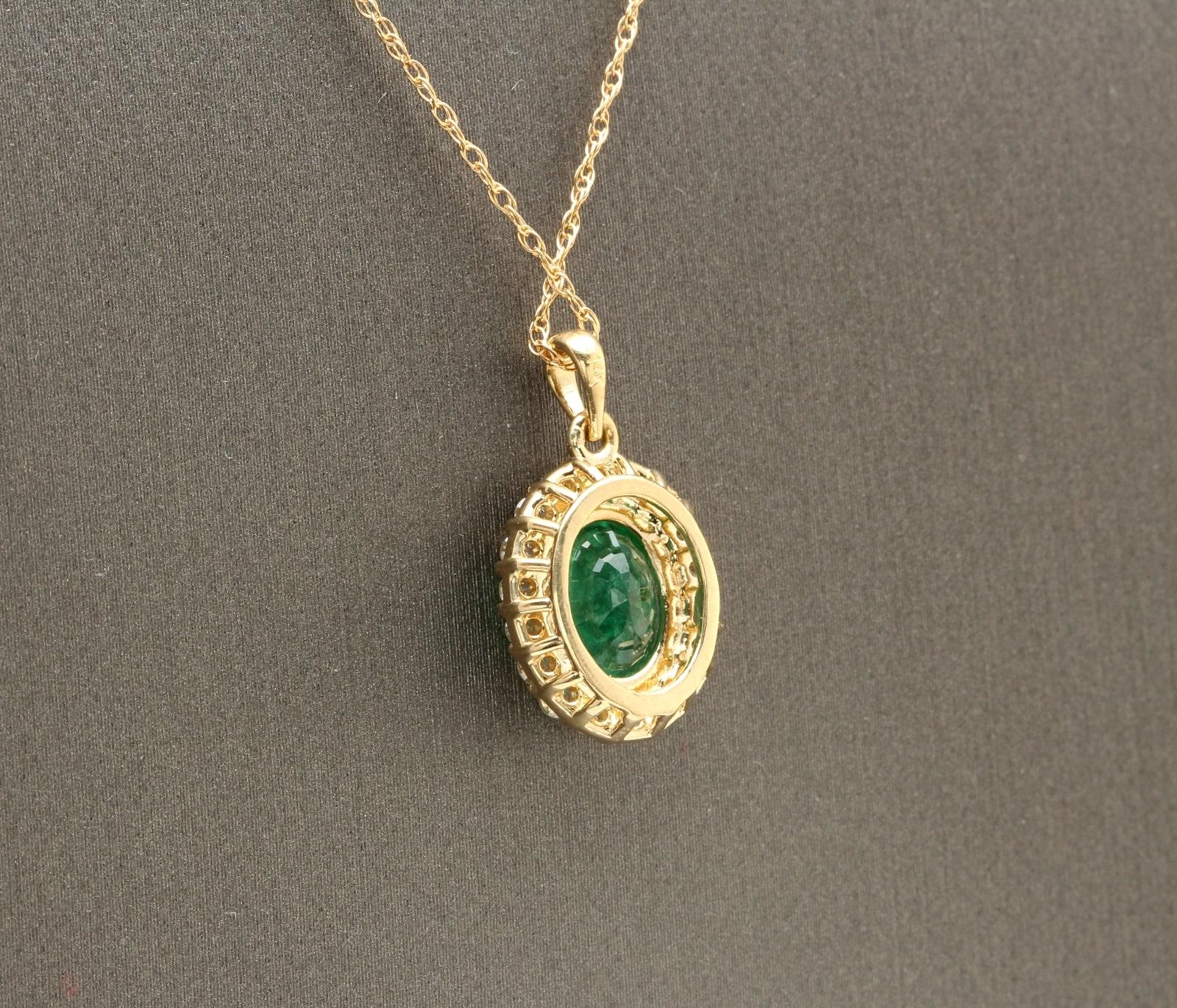 2.10ct Natural Emerald and Diamond 14K Solid Yellow Gold Necklace In New Condition For Sale In Los Angeles, CA