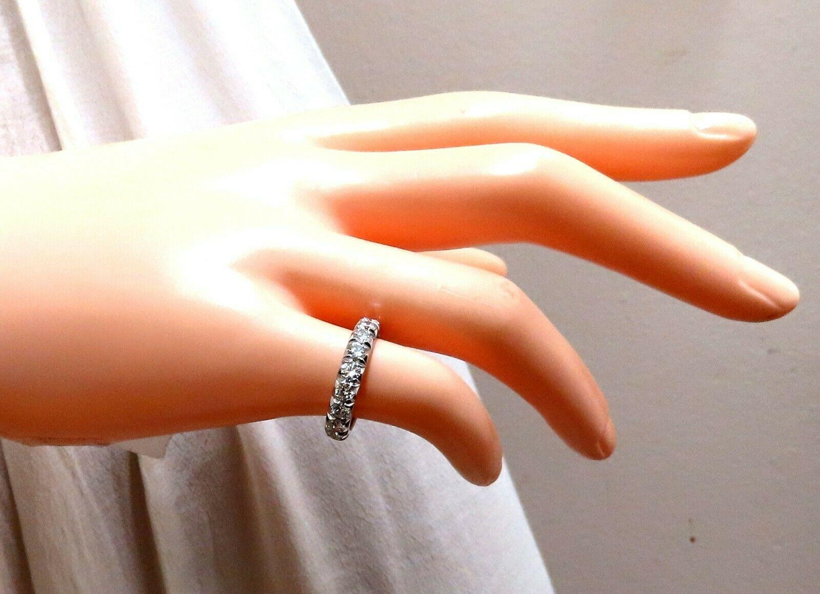 Women's or Men's 2.10 Carat Natural Round Diamonds Eternity Ring Graver Raised Bead Deco For Sale
