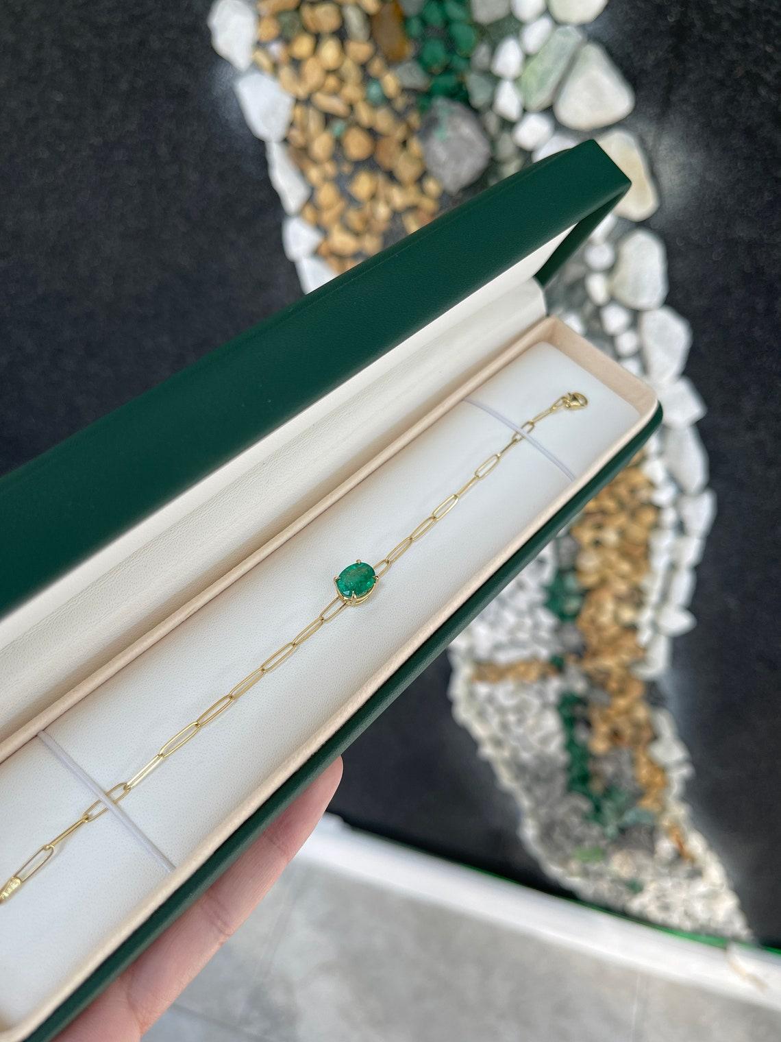 2.10ct Oval Cut Emerald Solitaire Bracelet - 14K Gold Elegant Paperclip Design Pour femmes en vente