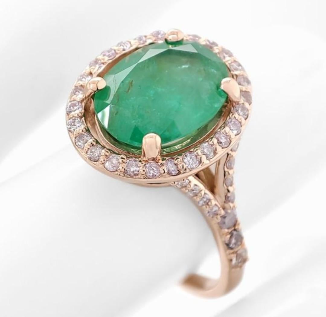 2.10ct Oval Emerald and Diamond Halo Ring In Excellent Condition For Sale In Kilkenny, IE
