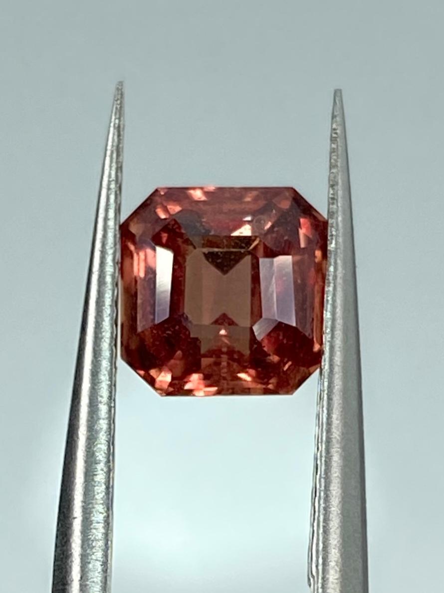 Women's or Men's 2.10ct Padparadscha Sapphire For Sale