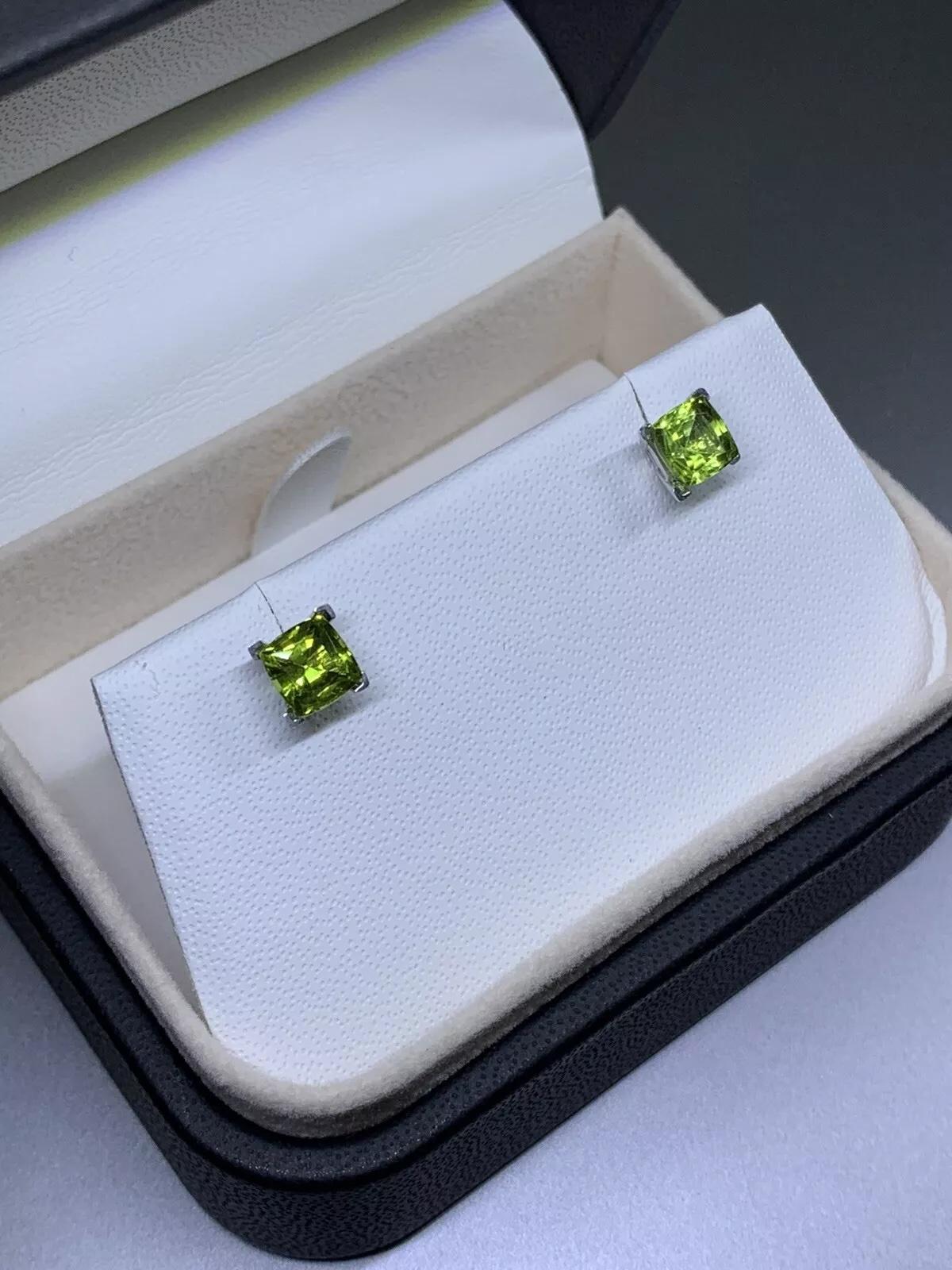 Women's or Men's 2.10ct Peridot green cushion stud earrings in 18ct white gold. For Sale