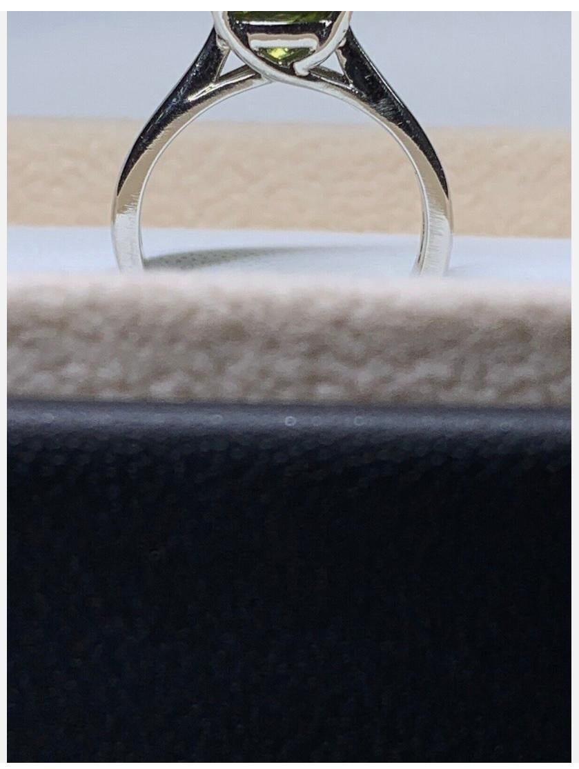 2.10ct Sapphire Solitaire Engagement Ring 18ct White Gold en vente 1