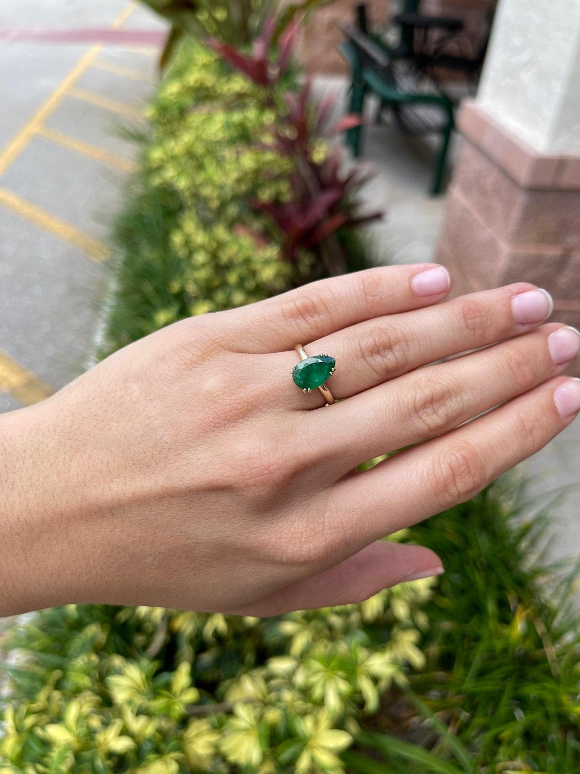 pear shaped emerald ring gold