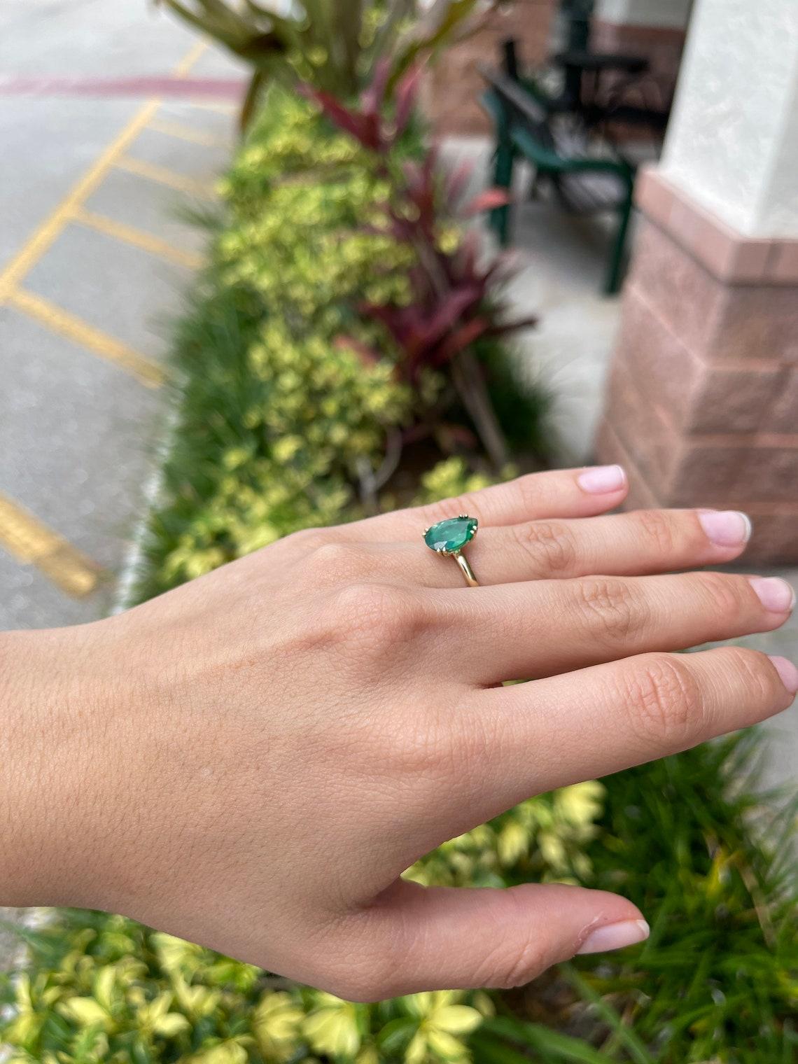 emerald gold ring