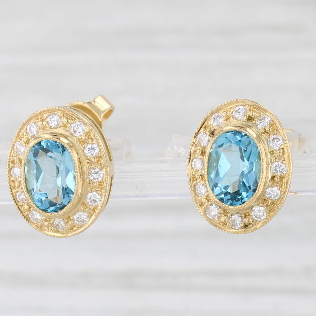 Taglio ovale Orecchini a perno con diamante e topazio blu ovale da 2,10 carati in oro giallo 18 carati in vendita