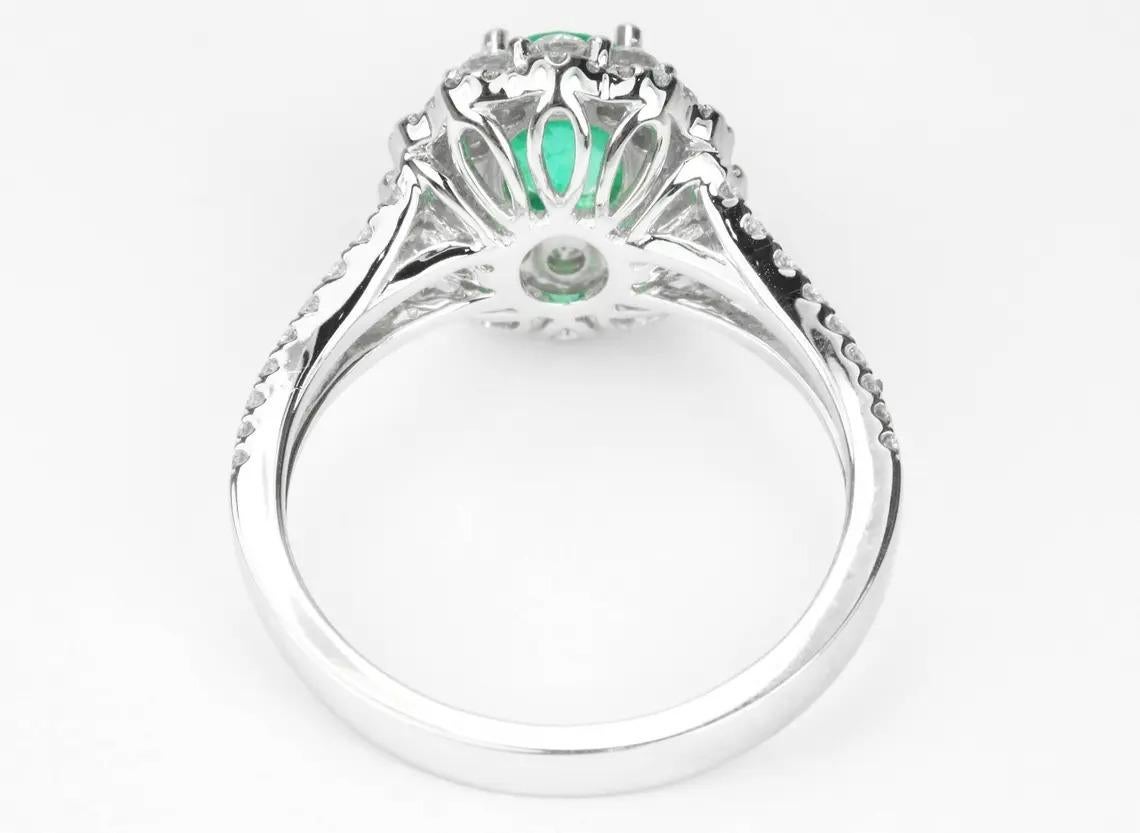 2,10 tcw 14K kolumbianischen Smaragd-Oval Schliff & Diamant Doppel Halo Verlobungsring (Moderne) im Angebot